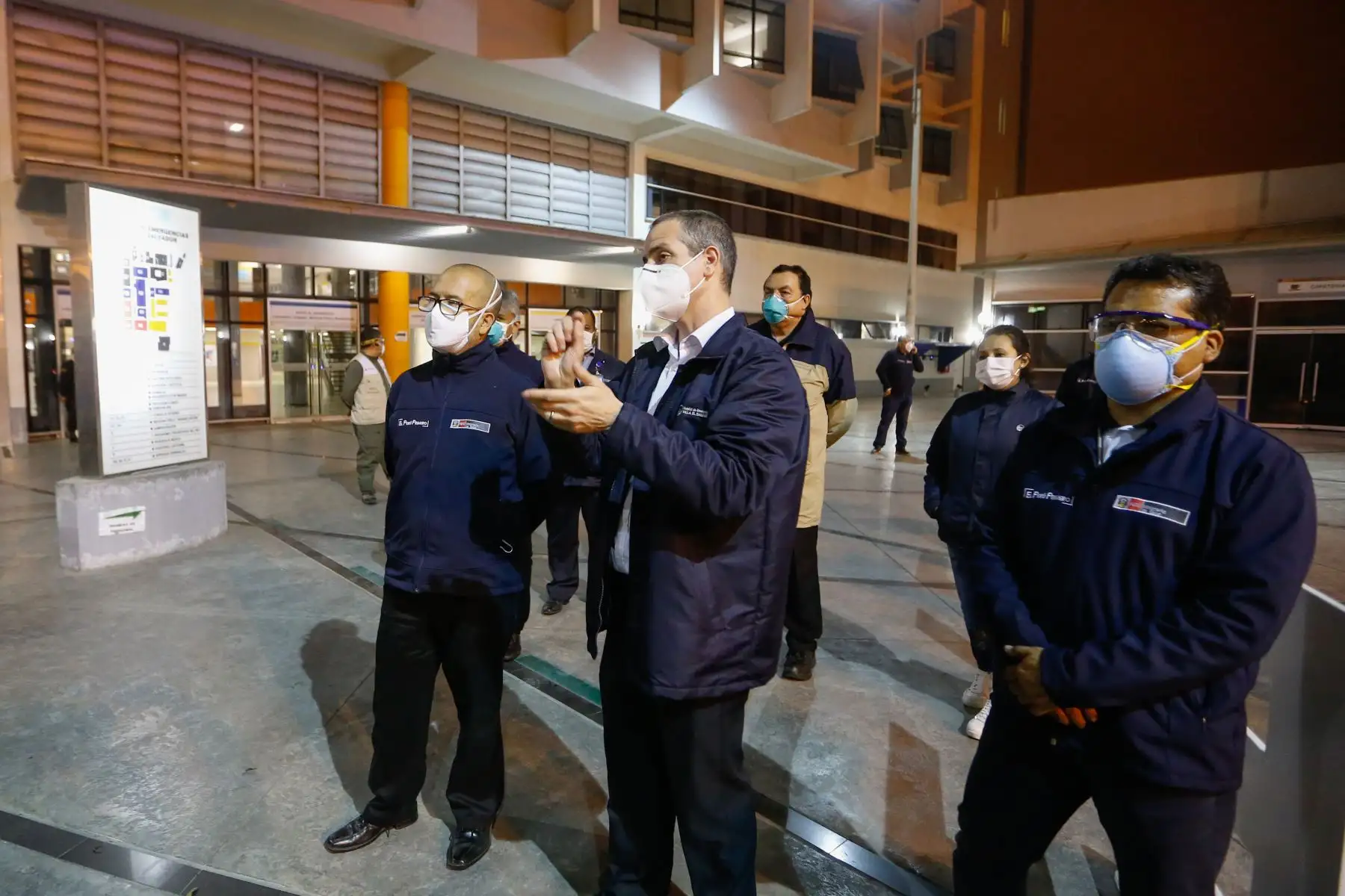 Ministro de Salud Víctor Zamora supervisa atenciones a pacientes Covid-19 en Hospital de Emergencias Villa El Salvador. Foto: Minsa