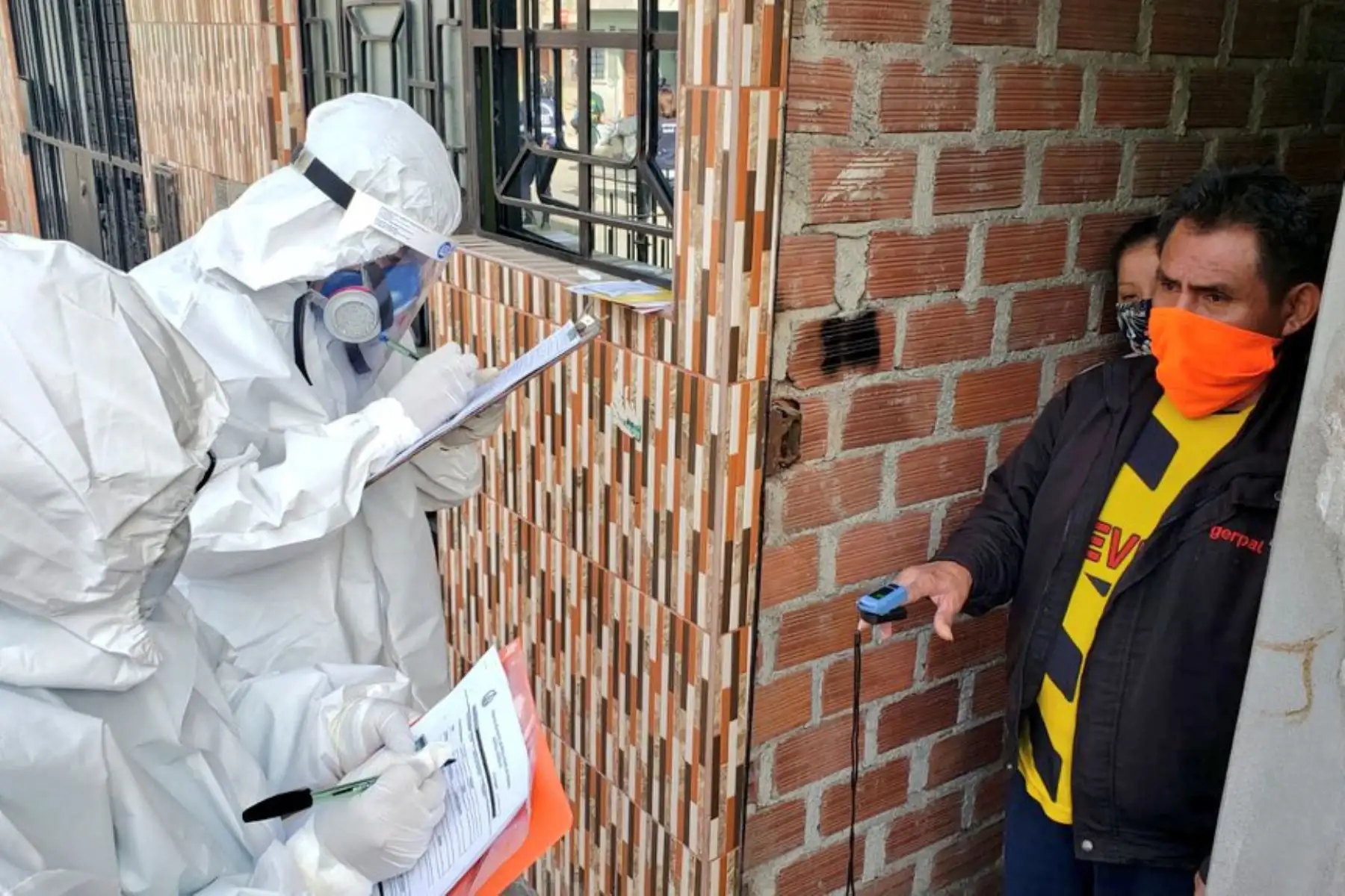 A 100 días de vigencia del estado de emergencia nacional por el covid-19, son varias las regiones que evidencian bajo nivel de contagios y letalidad, gracias a estrategias con enfoque integral que aplicaron para prevenir y contener el avance de la enfermedad. El liderazgo de sus autoridades sumado al trabajo articulado a nivel gubernamental y multisectorial, destacan como atributos principales que condujeron a los logros alcanzados. ANDINA/Difusión