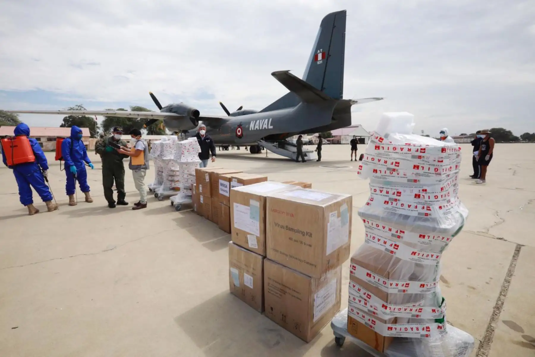 Ministro de Vivienda, Rodolfo Yáñez supervisa la aplicación del Plan  “Te Cuido Perú” y la Operación Territorial de Ayuda para el Tratamiento y Aislamiento frente al covid-19  en el mercado de Castilla y zonas aledañas de Piura.
Foto: Ministerio de Vivienda