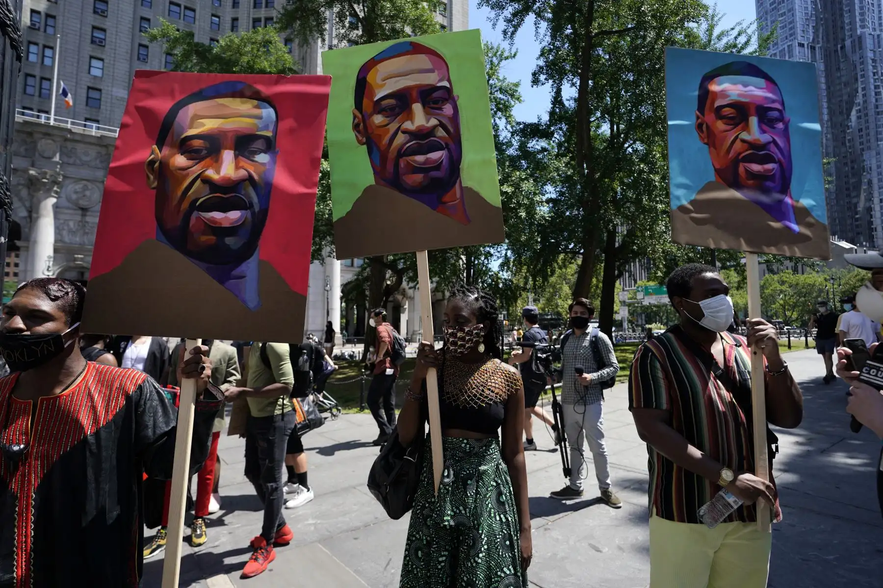 Varios cientos de personas manifestaron en Washington para denunciar "el racismo, la opresión y la violencia policial". Foto: AFP