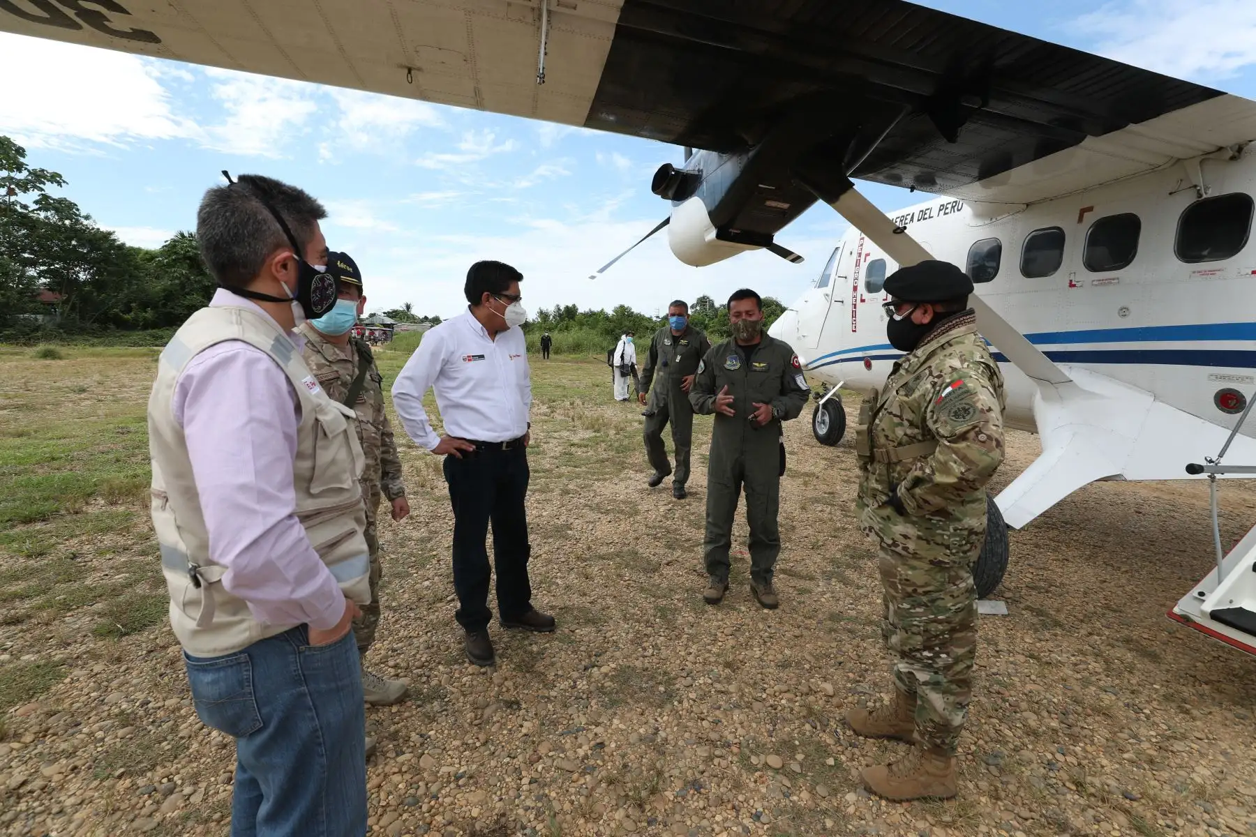 El presidente del Consejo de Ministros, Vicente Zeballos y el ministro de Cultura, Alejandro Neyra, participaron en la Acción Cívica Multisectorial en la ciudad de San Lorenzo de la región Loreto, donde se realizaron pruebas de covid -19 y visitaron el distrito de Cahuapasu donde por primera vez llega una autoridad del gobierno nacional.
Foto: PCM