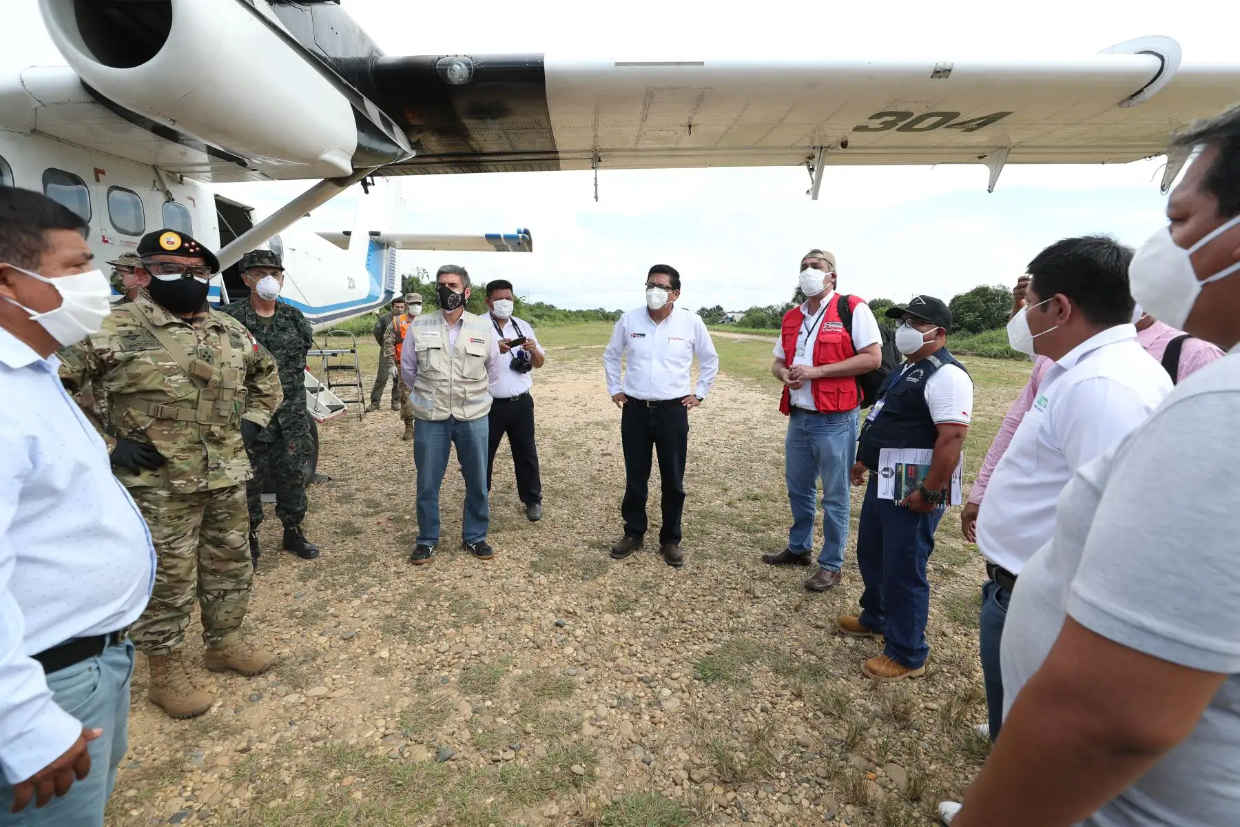 El presidente del Consejo de Ministros, Vicente Zeballos y el ministro de Cultura, Alejandro Neyra, participaron en la Acción Cívica Multisectorial en la ciudad de San Lorenzo de la región Loreto, donde se realizaron pruebas de covid -19 y visitaron el distrito de Cahuapasu donde por primera vez llega una autoridad del gobierno nacional.
Foto: PCM