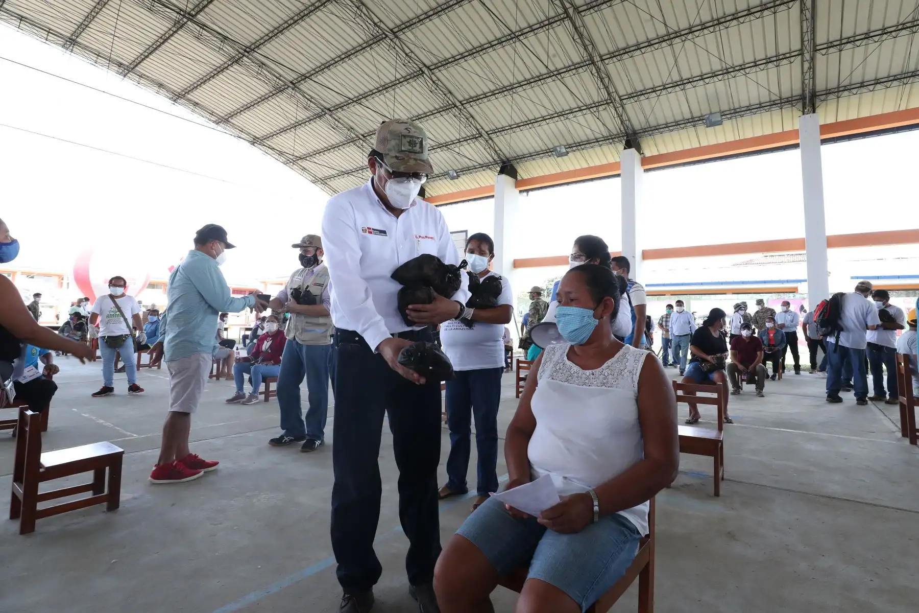 El presidente del Consejo de Ministros, Vicente Zeballos y el ministro de Cultura, Alejandro Neyra, participaron en la Acción Cívica Multisectorial en la ciudad de San Lorenzo de la región Loreto, donde se realizaron pruebas de covid -19 y visitaron el distrito de Cahuapasu donde por primera vez llega una autoridad del gobierno nacional.
Foto: PCM
