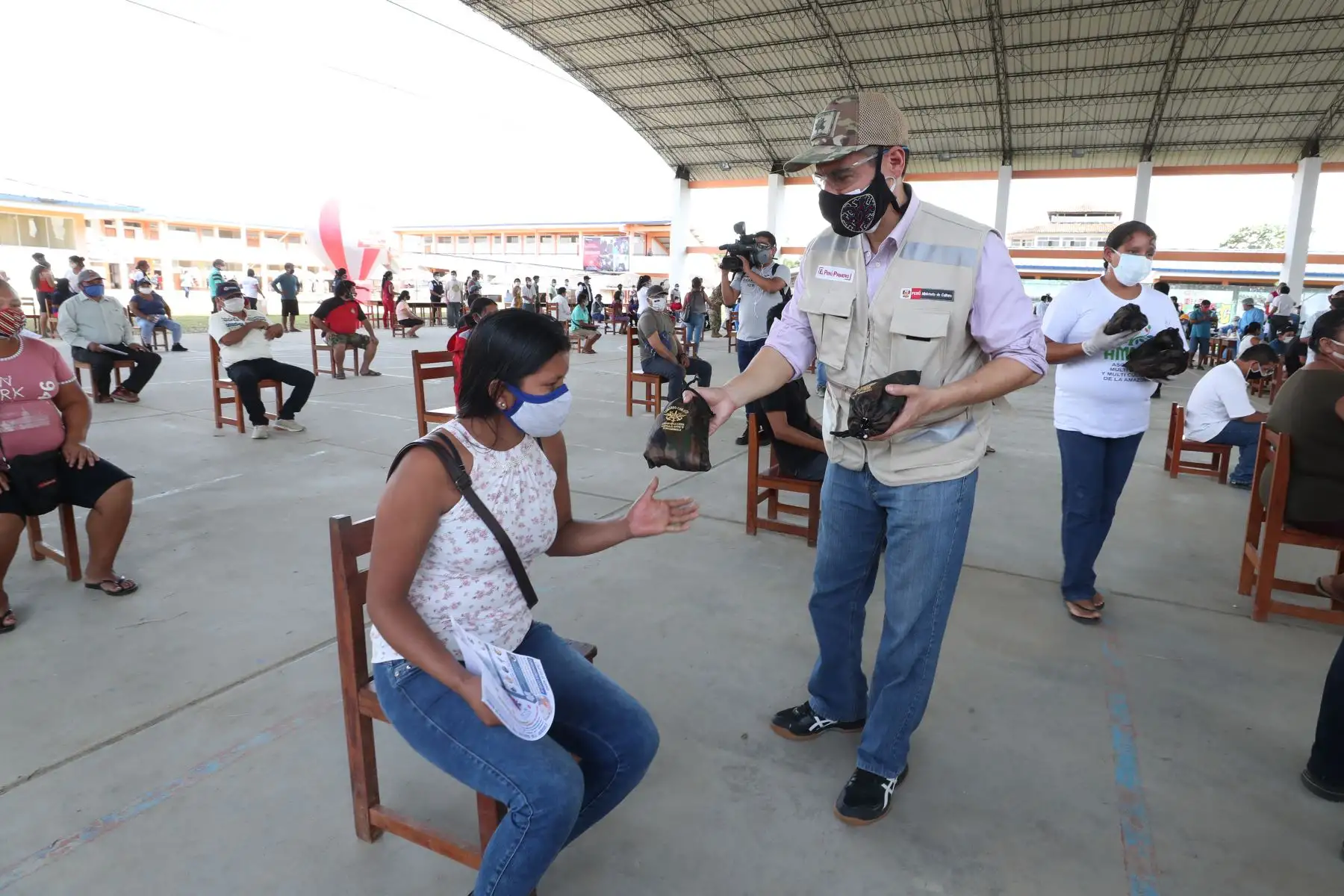 El presidente del Consejo de Ministros, Vicente Zeballos y el ministro de Cultura, Alejandro Neyra, participaron en la Acción Cívica Multisectorial en la ciudad de San Lorenzo de la región Loreto, donde se realizaron pruebas de covid -19 y visitaron el distrito de Cahuapasu donde por primera vez llega una autoridad del gobierno nacional.
Foto: PCM