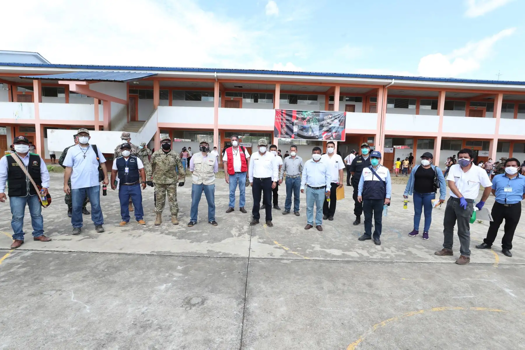 El presidente del Consejo de Ministros, Vicente Zeballos y el ministro de Cultura, Alejandro Neyra, participaron en la Acción Cívica Multisectorial en la ciudad de San Lorenzo de la región Loreto, donde se realizaron pruebas de covid -19 y visitaron el distrito de Cahuapasu donde por primera vez llega una autoridad del gobierno nacional.
Foto: PCM