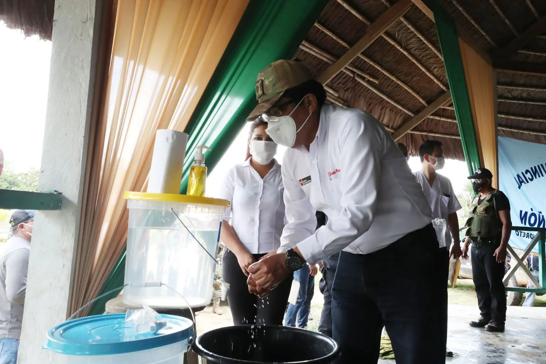 El presidente del Consejo de Ministros, Vicente Zeballos y el ministro de Cultura, Alejandro Neyra, participaron en la Acción Cívica Multisectorial en la ciudad de San Lorenzo de la región Loreto, donde se realizaron pruebas de covid -19 y visitaron el distrito de Cahuapasu donde por primera vez llega una autoridad del gobierno nacional.
Foto: PCM