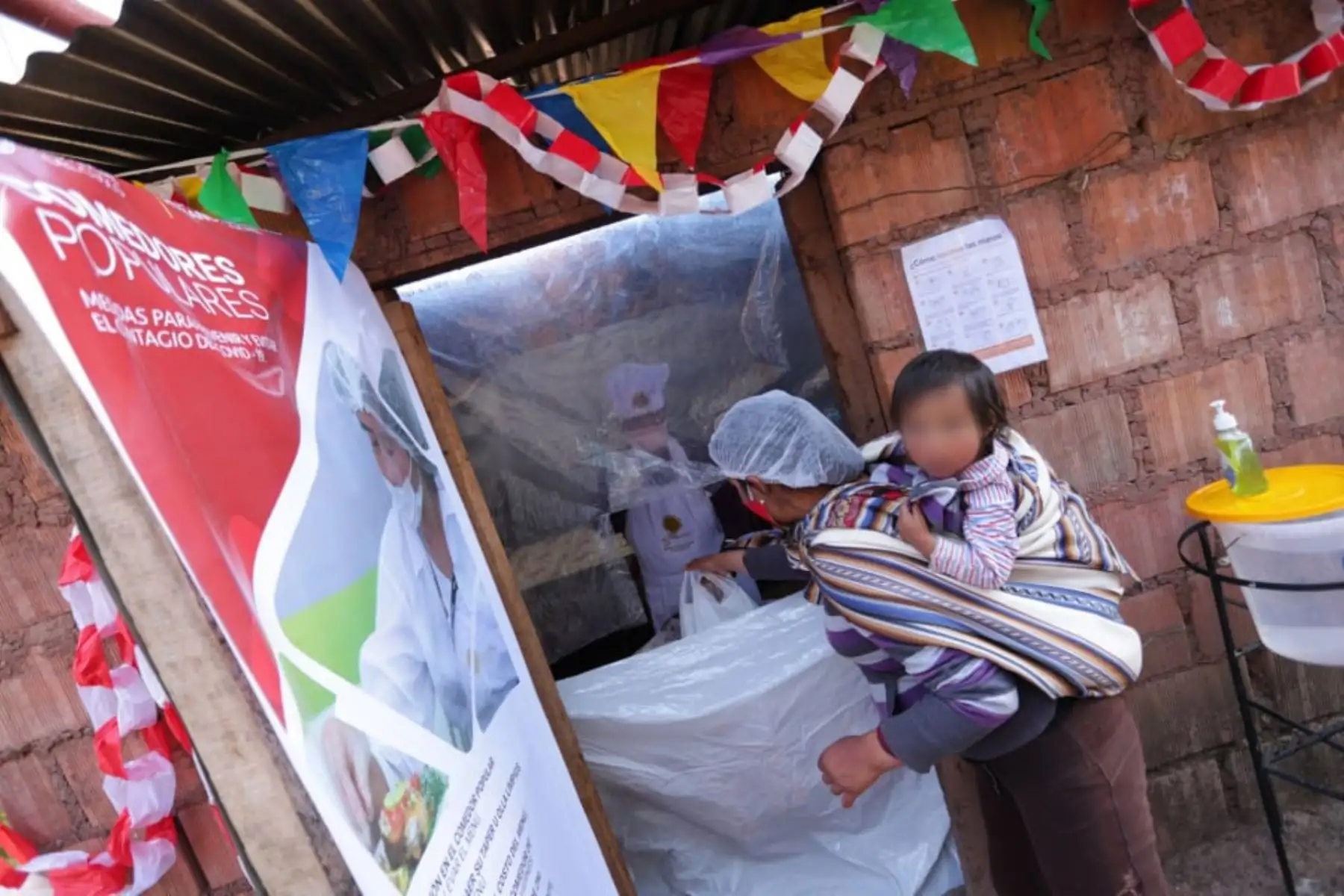 El alcalde provincial de Cusco, Ricardo Valderrama, informó que se reanudó el servicio de 12 comedores populares. ANDINA/Percy Hurtado Santillán