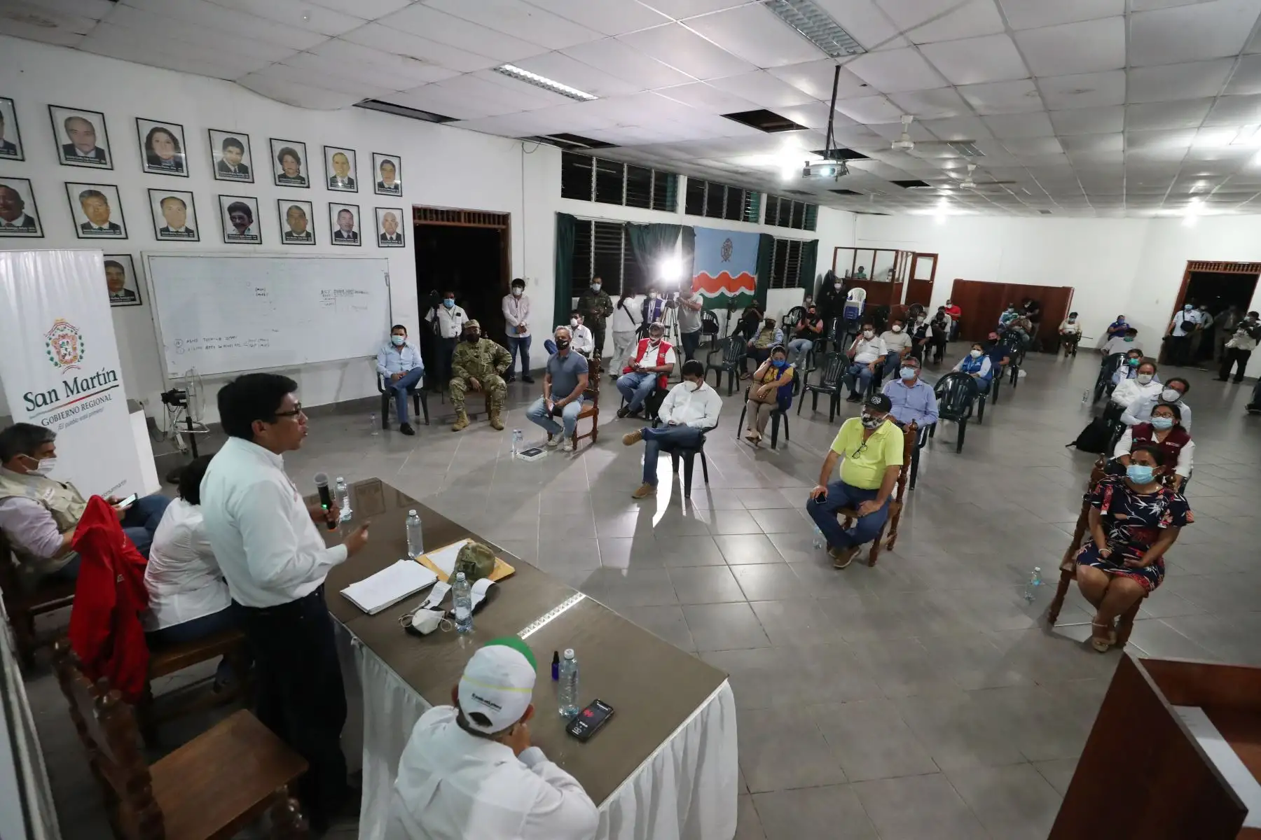 Para evaluar las medidas implementadas en la región San Martín, el presidente del Consejo de Ministros Vicente participa en la sesión del Comando covid -19 , junto a los titulares de Trabajo y Cultura quienes  recibieron un diagnóstico de las acciones de dicho grupo de trabajo.
Foto: PCM