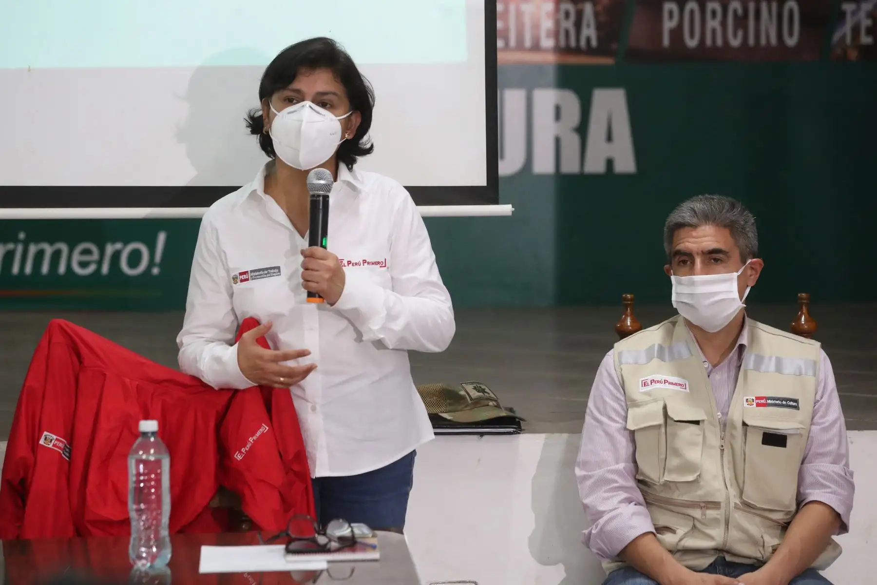 Para evaluar las medidas implementadas en la región San Martín, el presidente del Consejo de Ministros Vicente participa en la sesión del Comando covid -19 , junto a los titulares de Trabajo y Cultura quienes  recibieron un diagnóstico de las acciones de dicho grupo de trabajo.
Foto: PCM