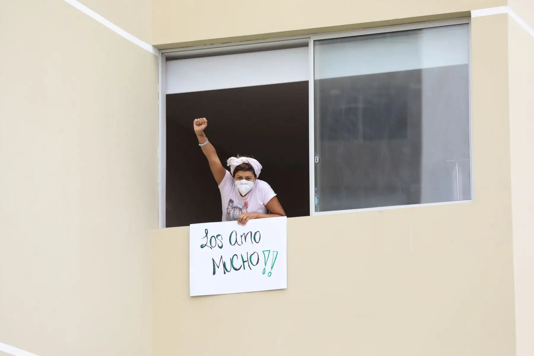 En víspera del Día del Padre, Essalud rindió homenaje a pacientes que cumplen aislamiento en la Villa Panamericana por Covid-19. Foto: ANDINA/Essalud