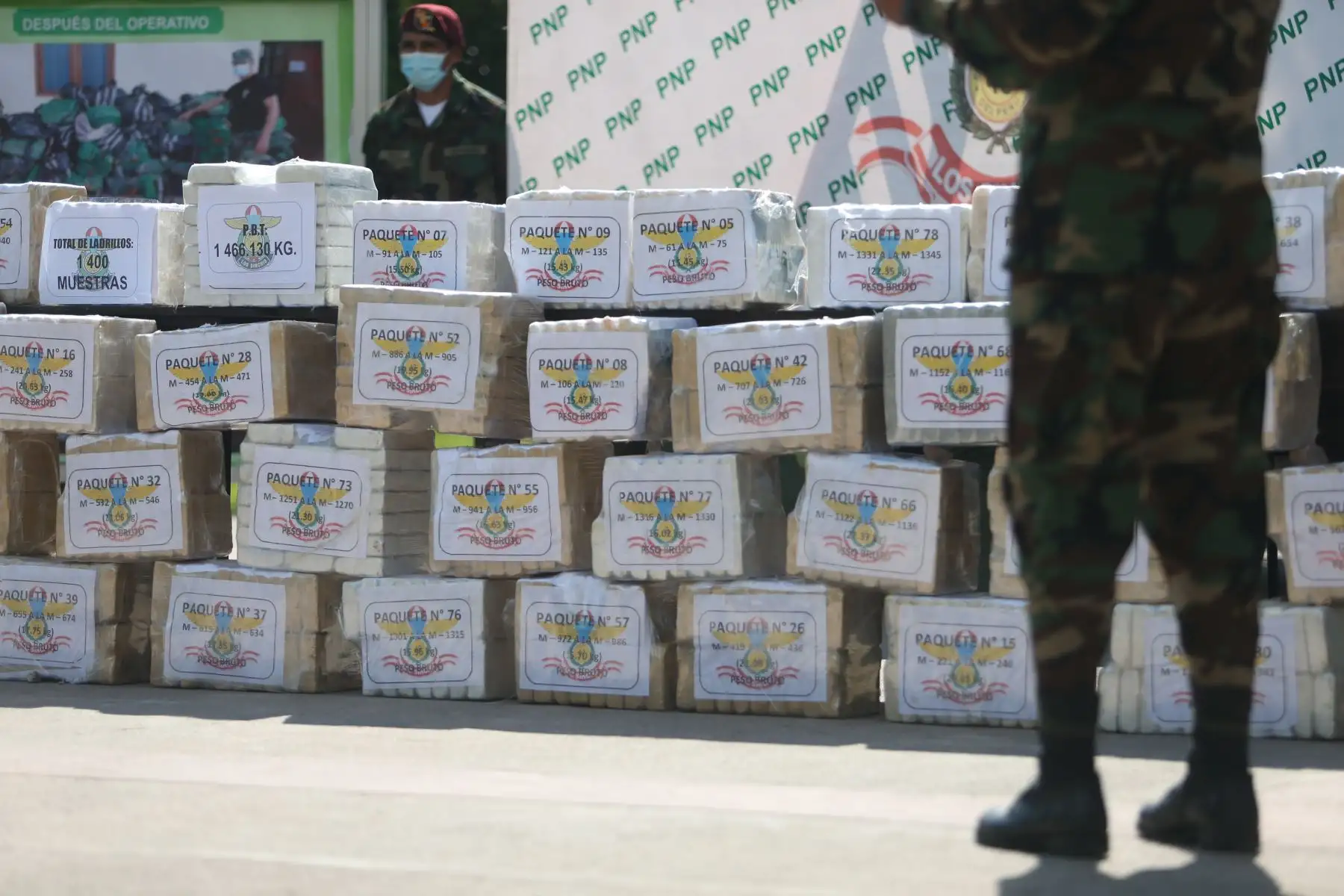 Ministro del Interior Gastón Rodríguez visita la base de los Sinchis de Mazamari y presenta el operativo PNP donde se decomisó más 1,466 kilos de cocaína y la detención de 15 personas. Foto: ANDINA/ Jhonel Rodríguez Robles