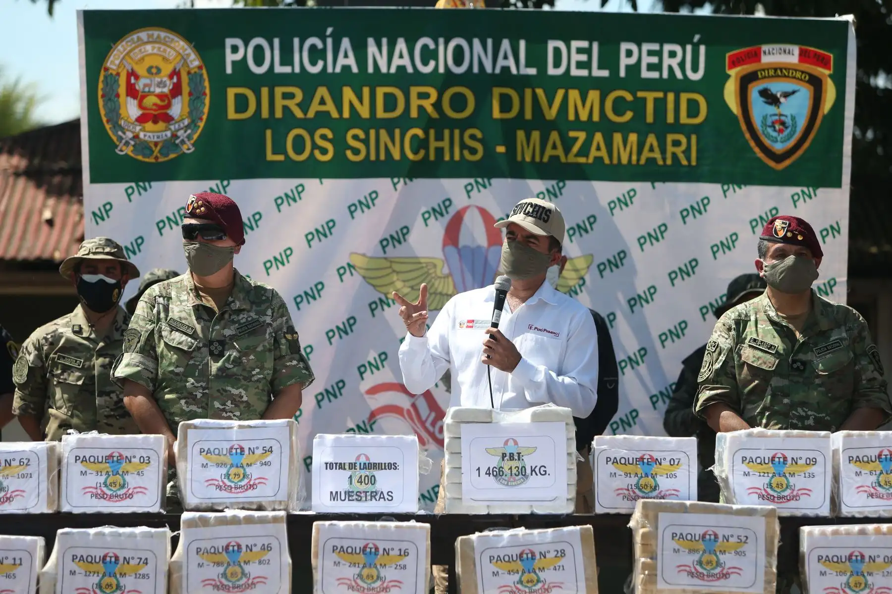 Ministro del Interior Gastón Rodríguez visita la base de los Sinchis de Mazamari y presenta el operativo PNP donde se decomisó más 1,466 kilos de cocaína y la detención de 15 personas. Foto: ANDINA/ Jhonel Rodríguez Robles
