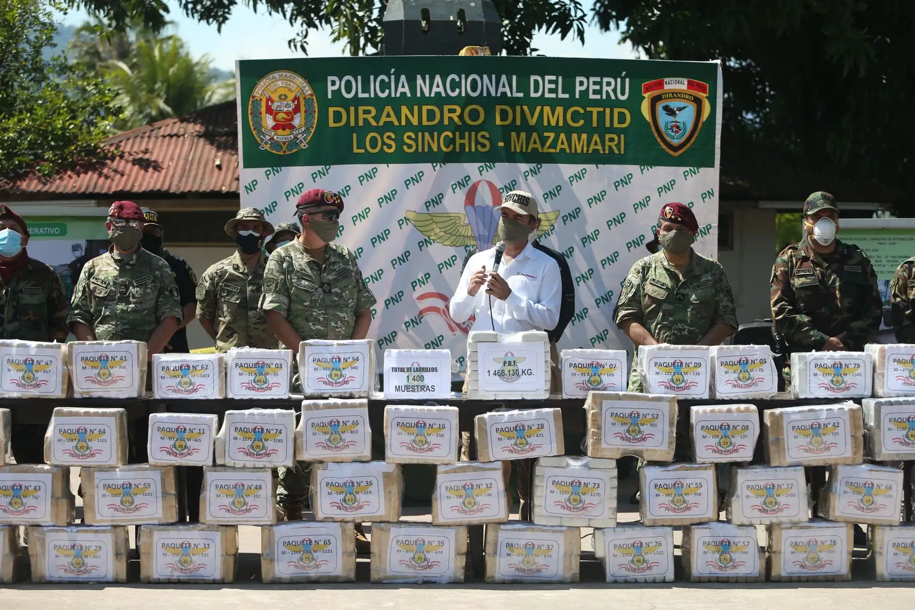 Ministro del Interior Gastón Rodríguez visita la base de los Sinchis de Mazamari y presenta el operativo PNP donde se decomisó más 1,466 kilos de cocaína y la detención de 15 personas. Foto: ANDINA/ Jhonel Rodríguez Robles