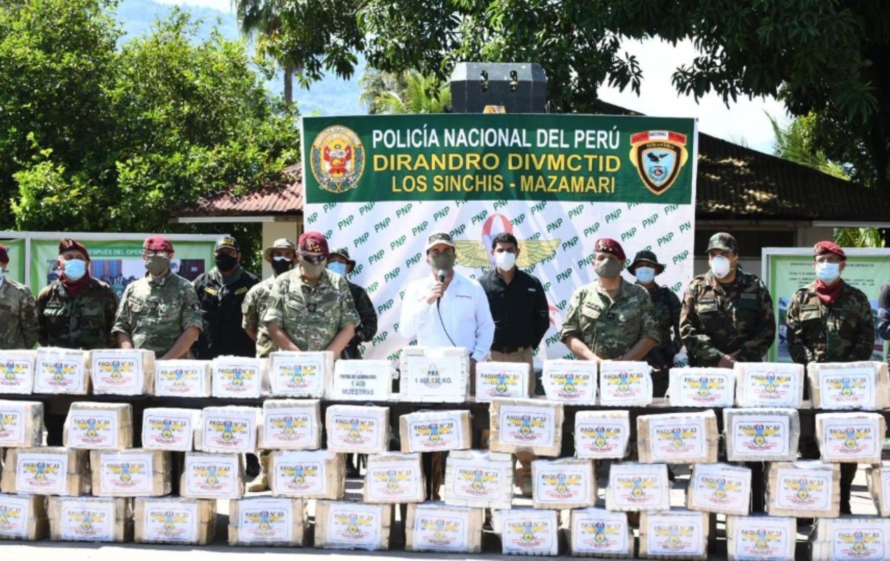 La Policía Nacional del Perú dio un nuevo gran golpe al narcotráfico al decomisar una tonelada y media de droga, valorizada en alrededor de 102 millones de dólares en los mercados de Europa, informó hoy el ministro del Interior, Gastón Rodríguez.
