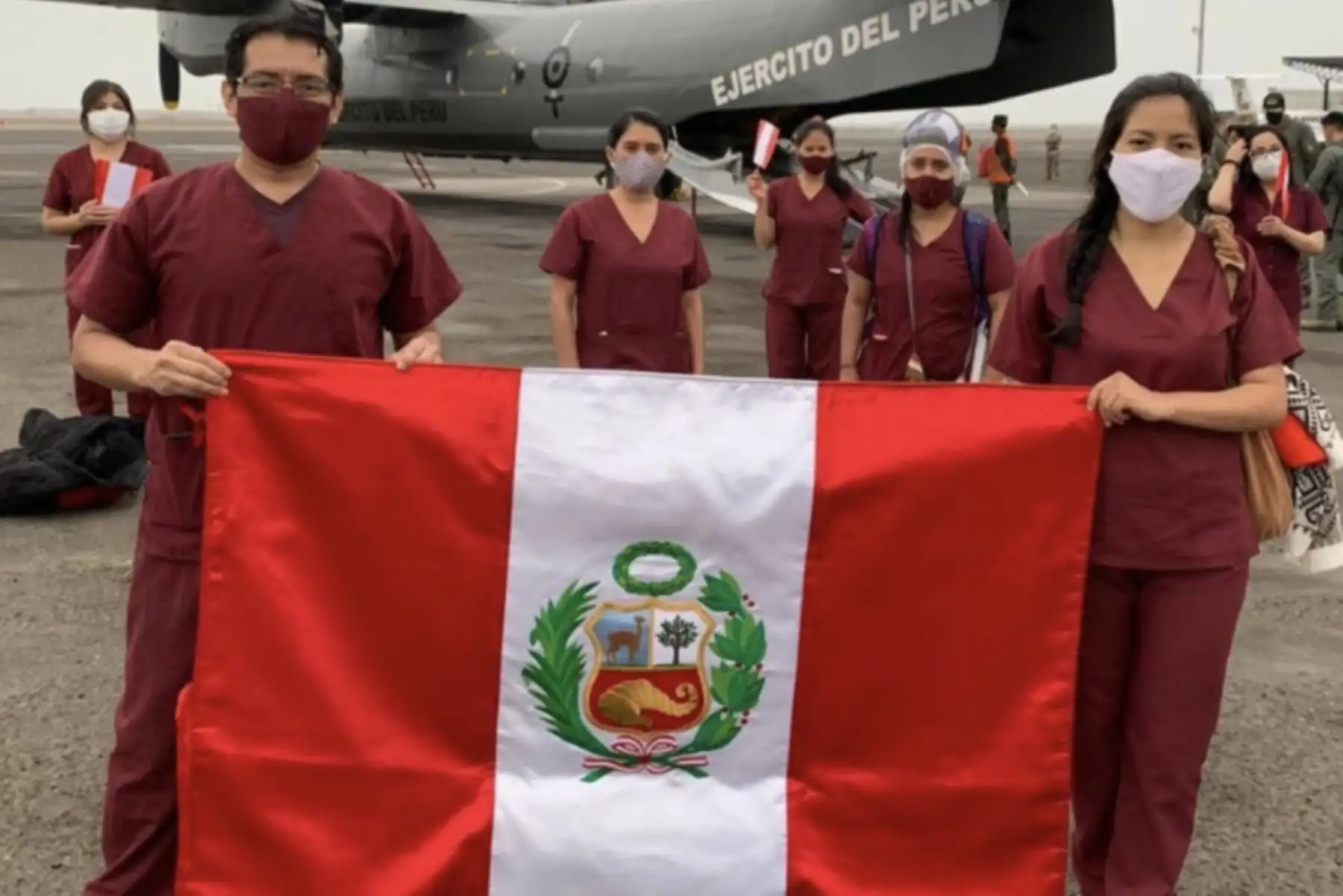 Un total de 15 profesionales de la salud, entre médicos, enfermeras, obstetras, partieron esta mañana hacia la provincia Datem del Marañón, de la región Loreto, para reforzar la prevención, diagnóstico y tratamiento de pacientes con covid-19, informó el Ministerio de Salud.