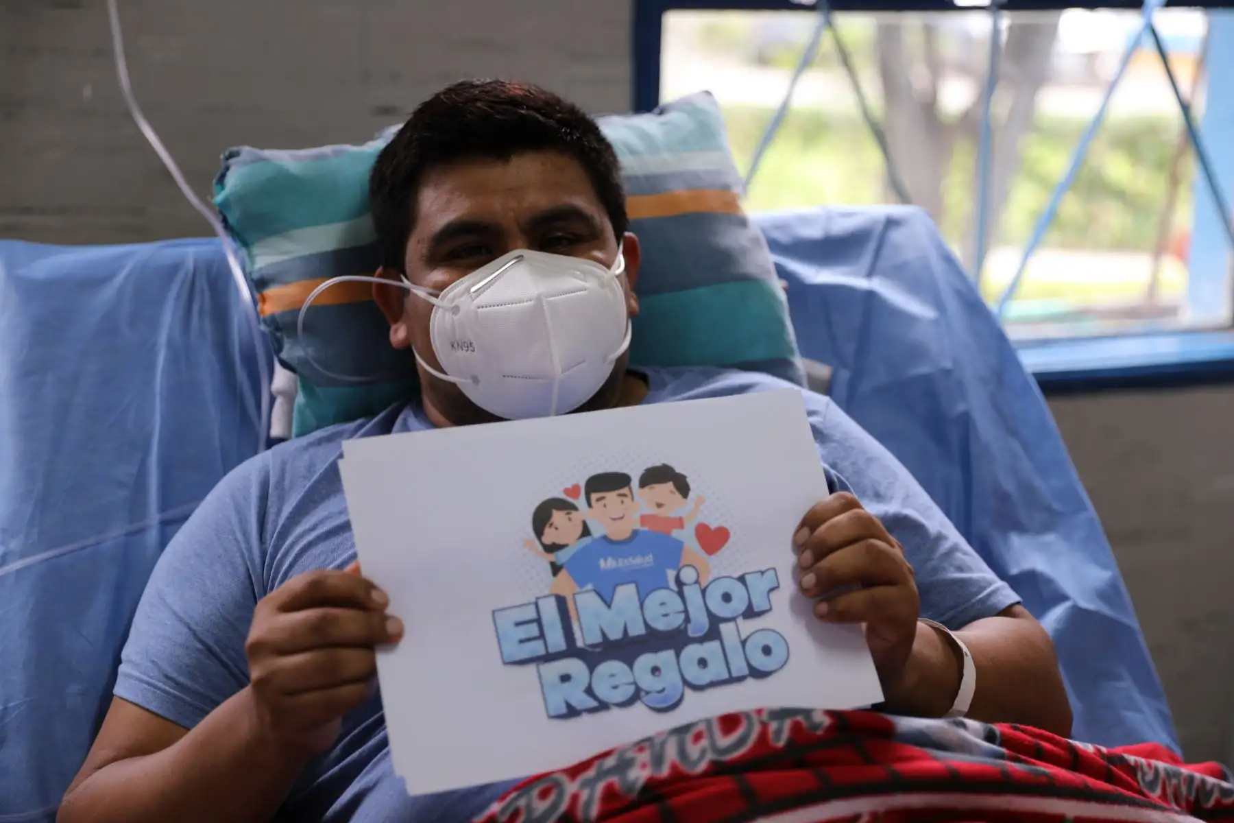 Essalud rinde homenaje a pacientes y trabajadores del hospital Almenara por el Día del Padre. Foto: ANDINA/Essalud