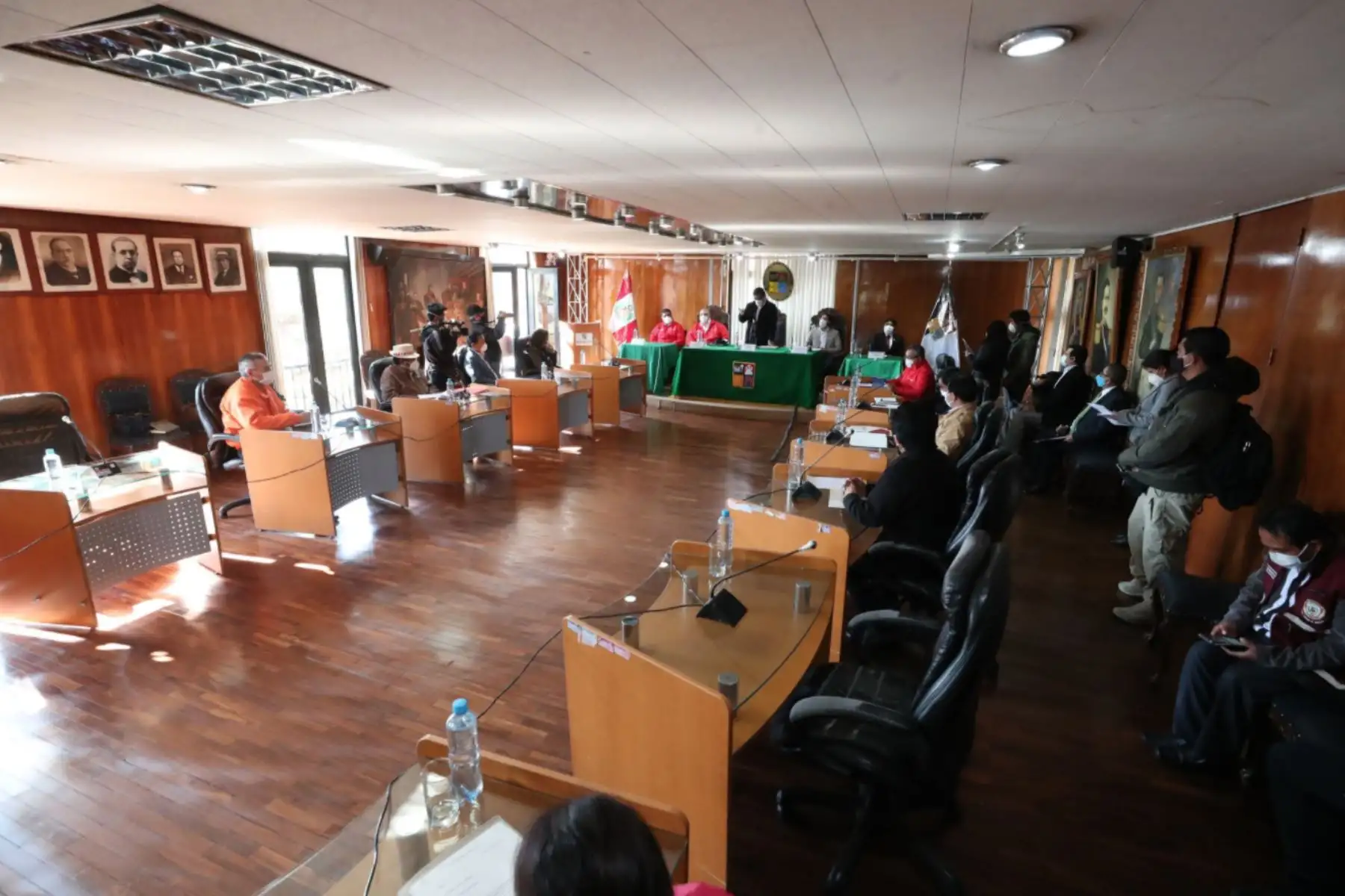 Jefe del Gabinete, Vicente Zeballos, articula acciones para la reanudación de actividades económicas junto a los alcaldes provinciales de Jauja, Concepción y Huancayo; además de los representantes del sector privado como la Cámara de Comercio, la Asociación de PYMES y Caja Municipal. Foto: ANDINA/PCM