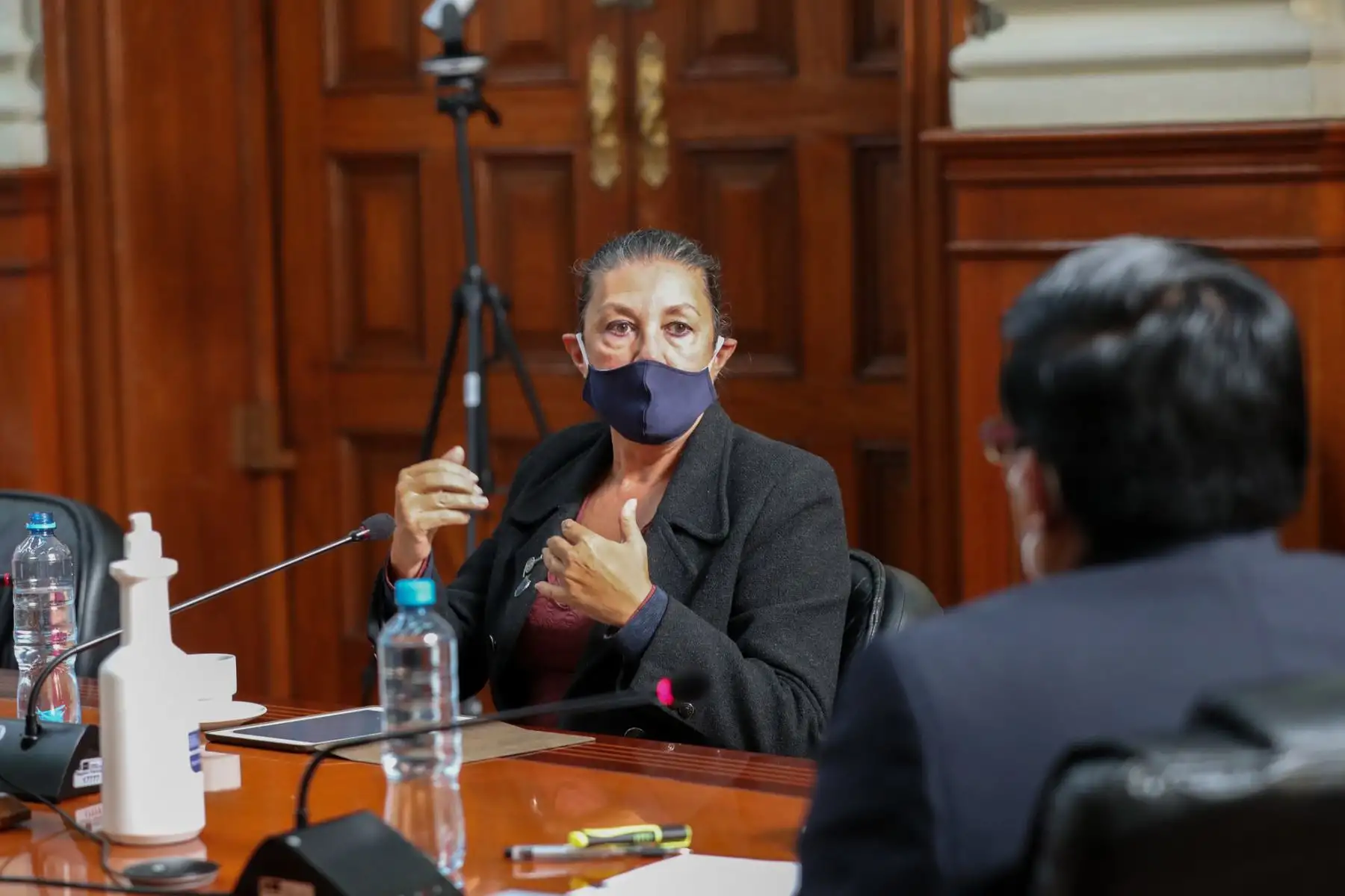 El premier Vicente Zeballos sostuvo una reunión con la titular del Concytec y el presidente de la comisión de Ciencia, Innovación y Tecnología del Congreso, Francisco Sagasti, para articular el trabajo de gobernanza del sistema de ciencia, tecnología e innovación en el país. 
Foto: PCM