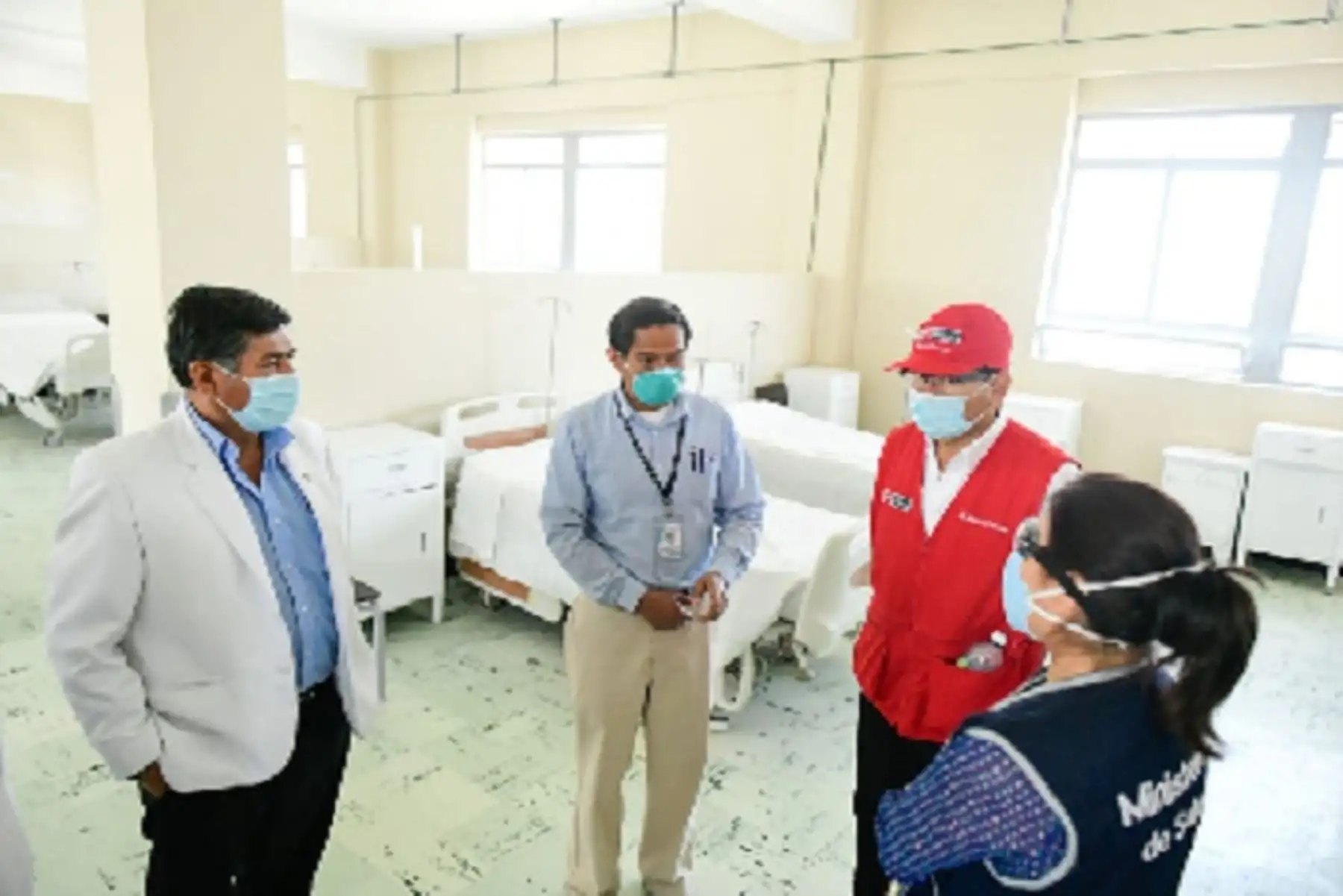 El ministro de Agricultura destacó el trabajo articulado que realizan las autoridades regionales con los integrantes del Comando Operacional Covid-19, quienes están trabajando en la mejora de la infraestructura de los hospitales y la aplicación de disposiciones con miras a contener la propagación del coronavirus.