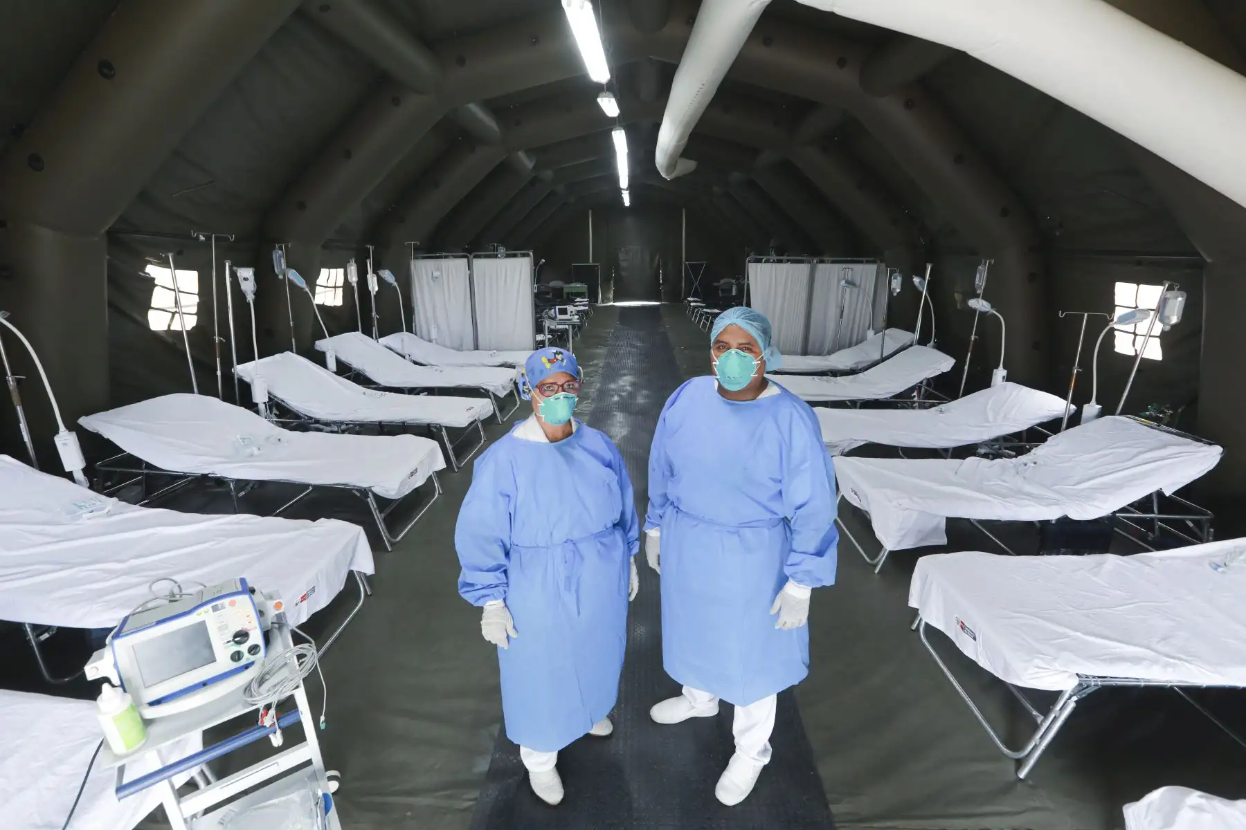 El personal que labora en las Unidades de Cuidados Intensivos (UCI), hospitalización, vigilancia epidemiológica y que realiza visitas domiciliarias recibirá una bonificación de 720 soles a partir de marzo de 2020. ANDINA/Minsa