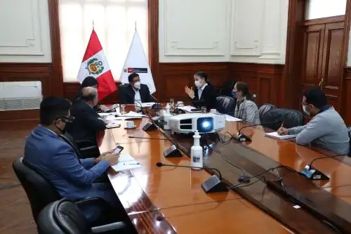Vicente Zeballos se reunió con la titular de la Superintendencia de Banca y Seguros, Socorro Heysen. ANDINA/Difusión