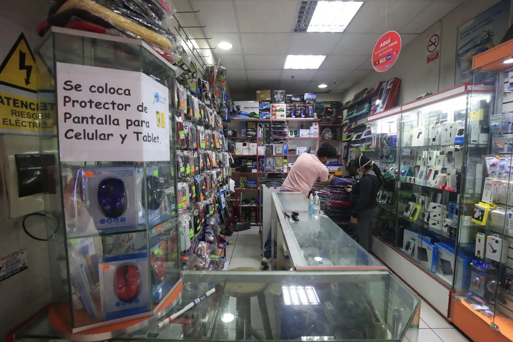 Galería Cyber Plaza reabrió sus puertas al público en general manejando protocolos de higiene y seguridad debido a la situación de pandemia por el brote del covid-19.

Foto: ANDINA / Juan Carlos Guzmán Negrini.