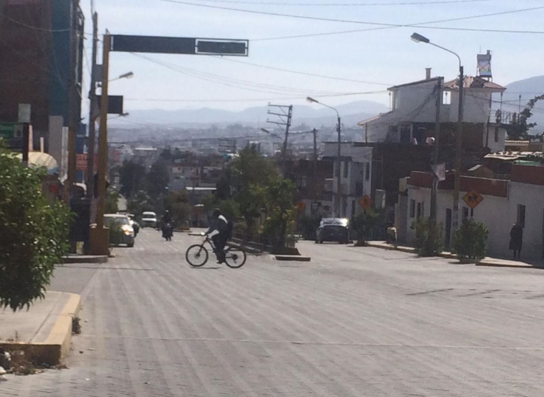 Así lucen hoy las calles de la ciudad de Arequipa luego que el Comando Regional Covid-19 acordará suspender  el transporte público, taxis y las actividades públicas y privadas para frenar el avance del coronavirus.