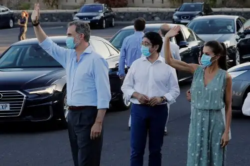 El rey Felipe VI y la reina Letizia de España visitan las islas Canarias. Foto:EFE