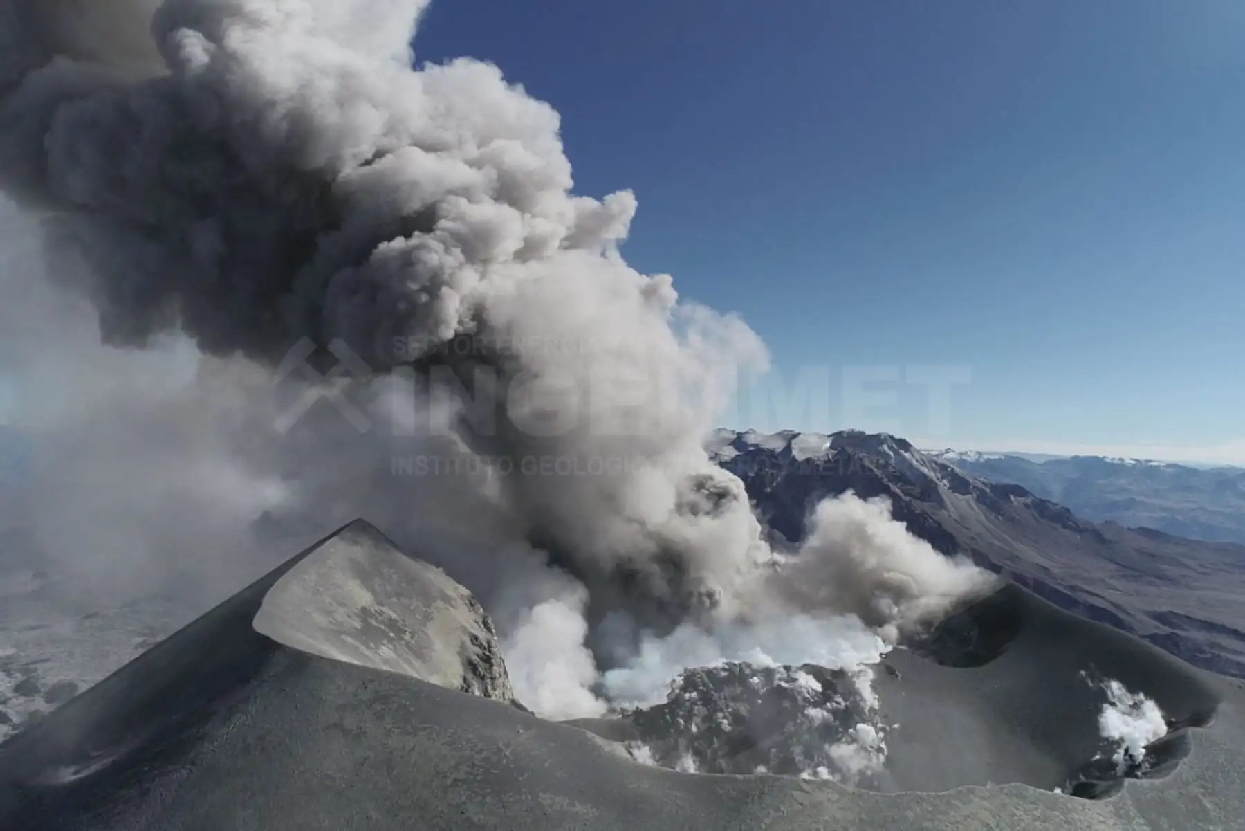 La destrucción progresiva del domo del cráter del volcán Sabancaya se inició el 27 de noviembre del 2019. Foto: ANDINA/Ingemmet