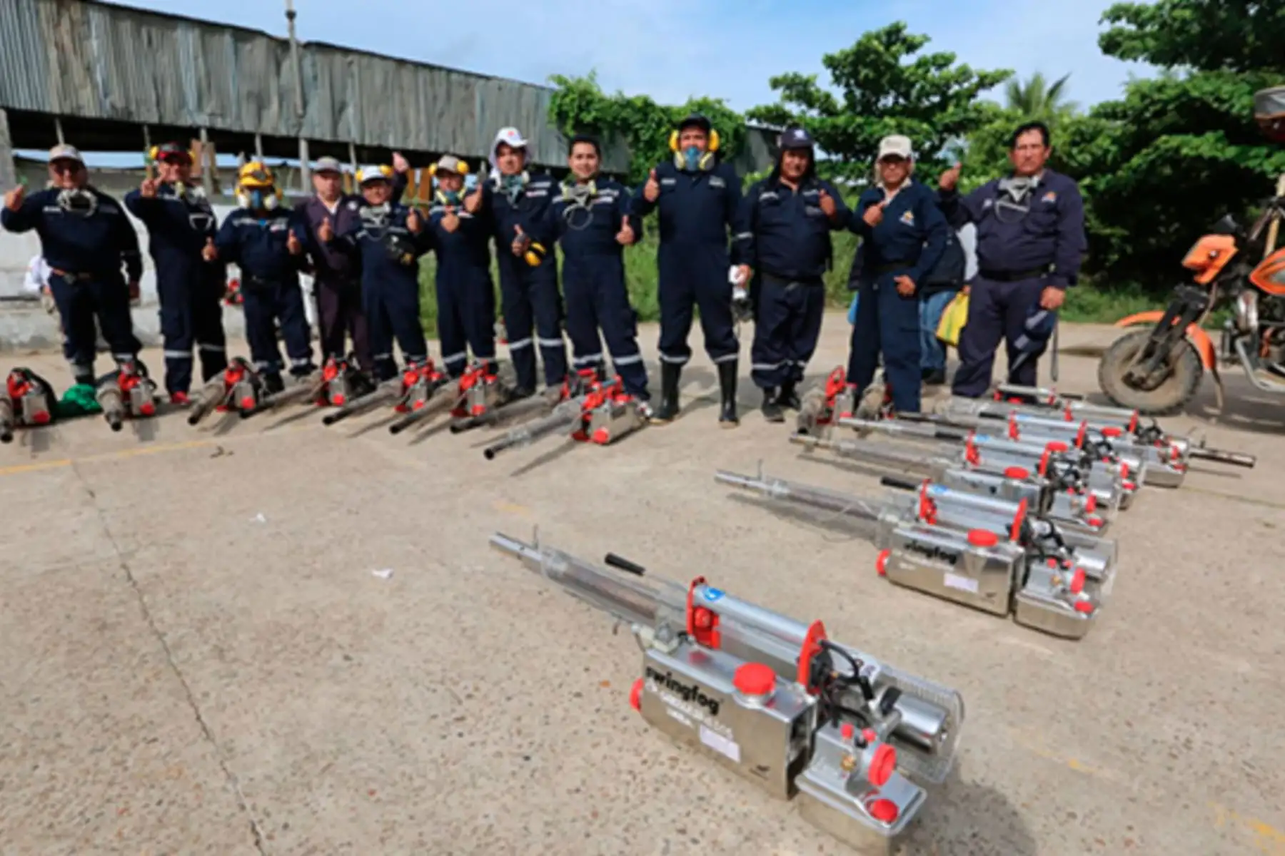 El equipo de fumigadores proviene de Lima y está conformado por 40 trabajadores de salud, que tienen experiencia en el manejo de las máquinas termonebulizadoras portátiles. Foto: Difusión