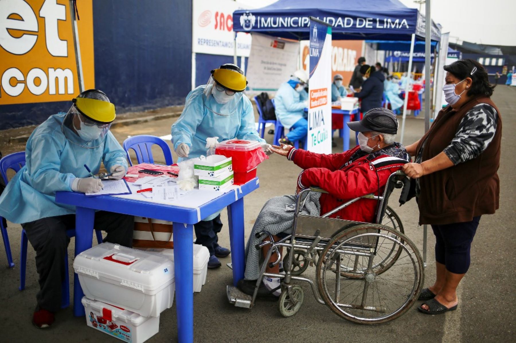 Alcalde de Lima, Jorge Muñoz, lanzó en el distrito de La Victoria, la campaña Lima Te Cuida para velar por la salud de la población vulnerable y en riesgo frente al covid-19. Foto: ANDINA/Difusión.