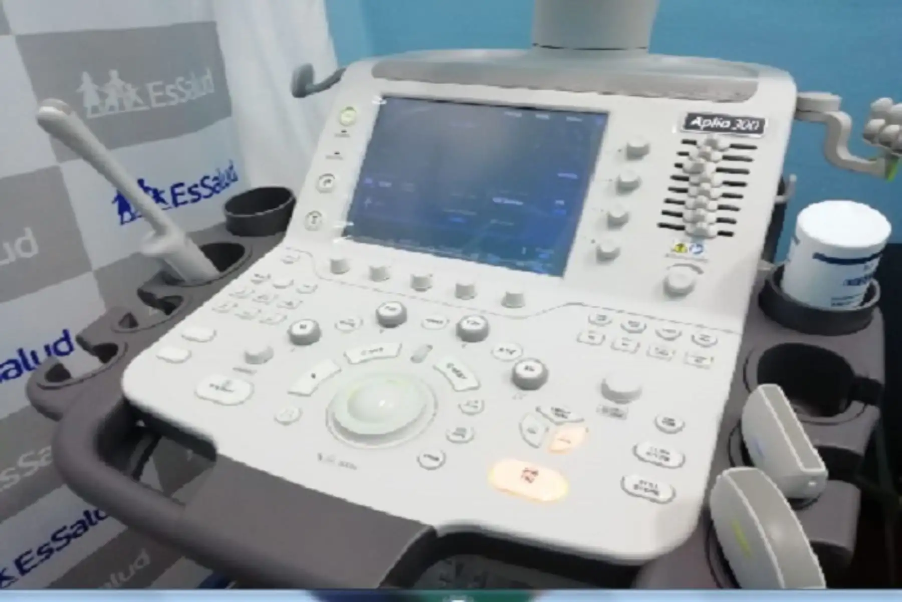 Modernos equipos de ecografía se han convertido en una herramienta muy valiosa para los especialistas que tratan a pacientes con covid-19, por su capacidad de visualización y fácil desinfección.