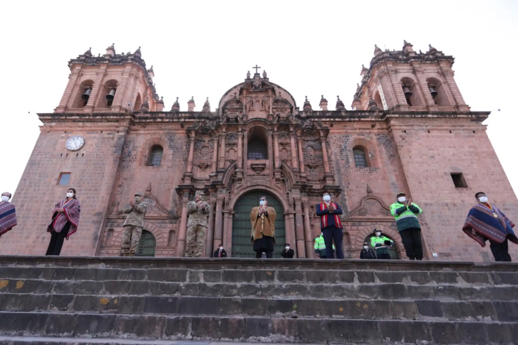 Autoridades conmemoraron el día del Cusco con una misa te deum, el izamiento de la bandera del Tahuantinsuyo y el rito del Onqoy Mita, en tiempos de covid-19.
Foto: ANDINA/ Percy Hurtado Santillán