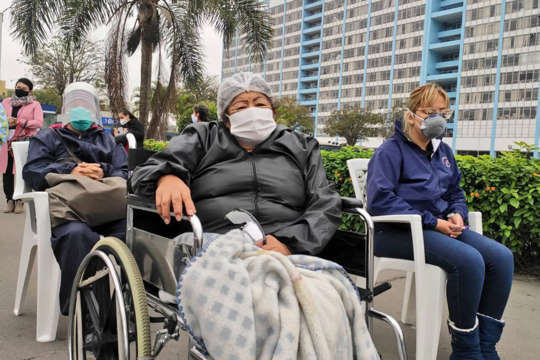 Autoridades  del hospital Rebagliati realizan misa de sanación  en presencia de médicos, personal  asistencial y asegurados, renovando nuestra fe, oran por la recuperación de los miles de pacientes afectados por el covid-19.
Foto: Essalud