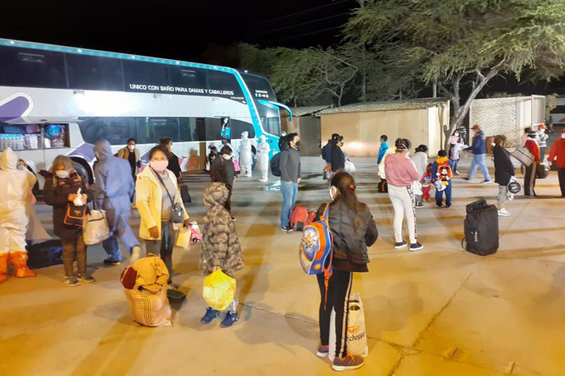 Esta madrugada arribaron a Chiclayo más de 80 personas que quedaron varadas en Lima por el estado de emergencia por el coronavirus. Foto: ANDINA/Difusión