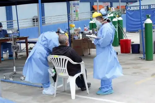 Pacientes reciben alta médica en Chimbote tras vencer al covid-19.