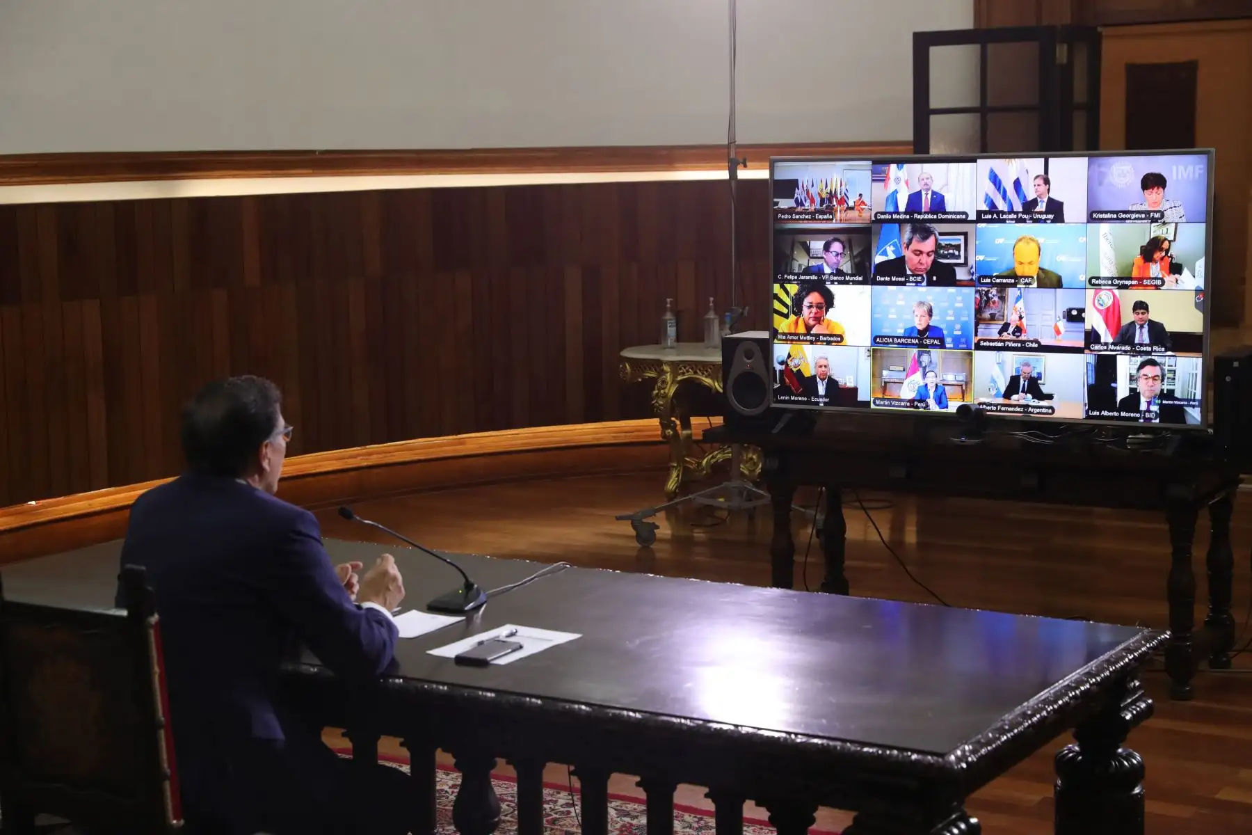 El presidente de la República, Martín Vizcarra, participó en la reunión virtual “Juntos por una respuesta para América Latina y el Caribe ante la Covid-19”, donde pudo intercambiar experiencias con diversos Jefes de Estado.
Foto: ANDINA/Prensa Presidencia
