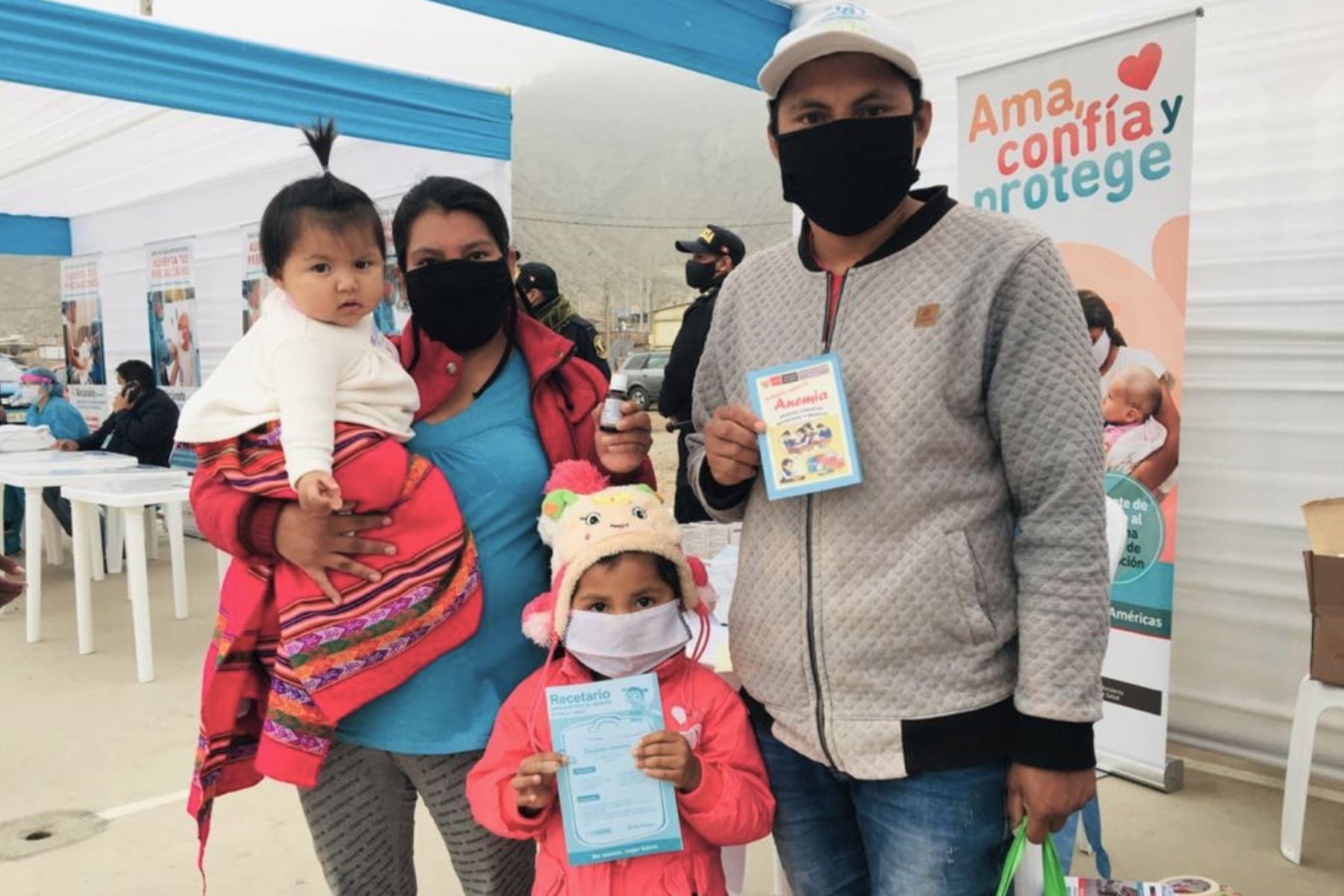 El Ministerio de Salud (Minsa) vacunó contra la influenza, neumococo y llevó atención integral de salud a los integrantes de 300 familias de la Asociación de Vivienda Pampa Chica en Pachacámac. ANDINA/Minsa