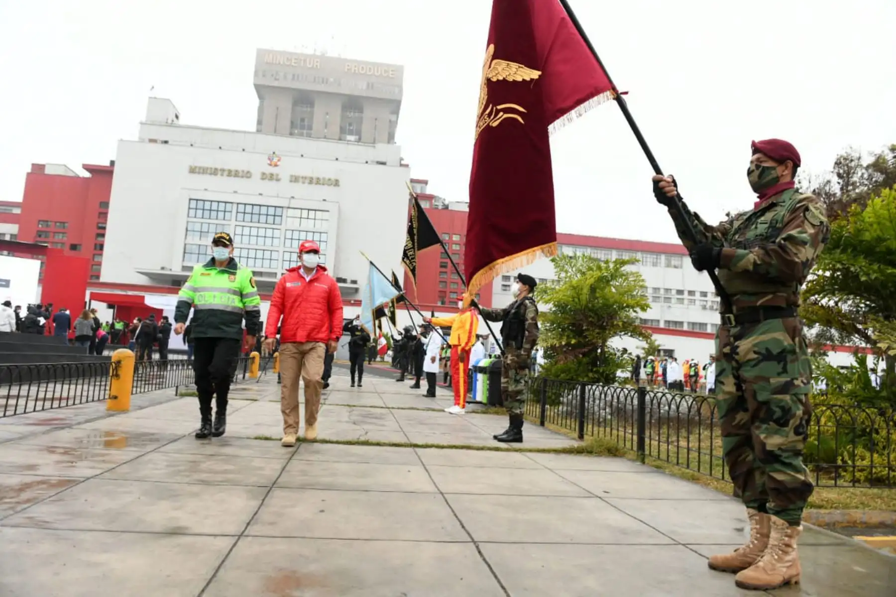 Ministro del Interior, Gastón Rodríguez, preside la presentación del plan de operaciones “Fortaleza 2020” de la Policía nacional para fortalecer la seguridad ciudadana en la fase de reactivación económica a nivel nacional. 

Foto:@MininterPeru.