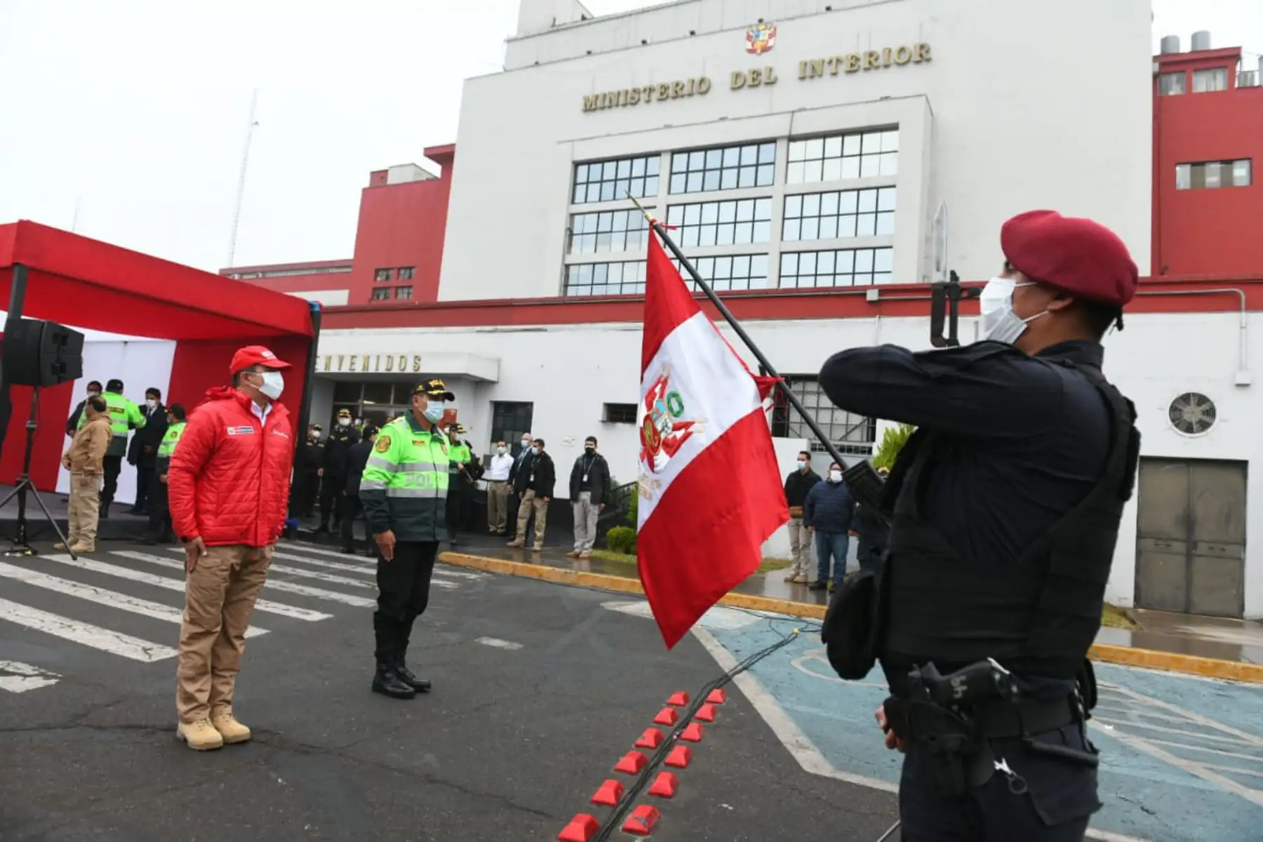 Ministro del Interior, Gastón Rodríguez, preside la presentación del plan de operaciones “Fortaleza 2020” de la Policía nacional para fortalecer la seguridad ciudadana en la fase de reactivación económica a nivel nacional. 

Foto:@MininterPeru.