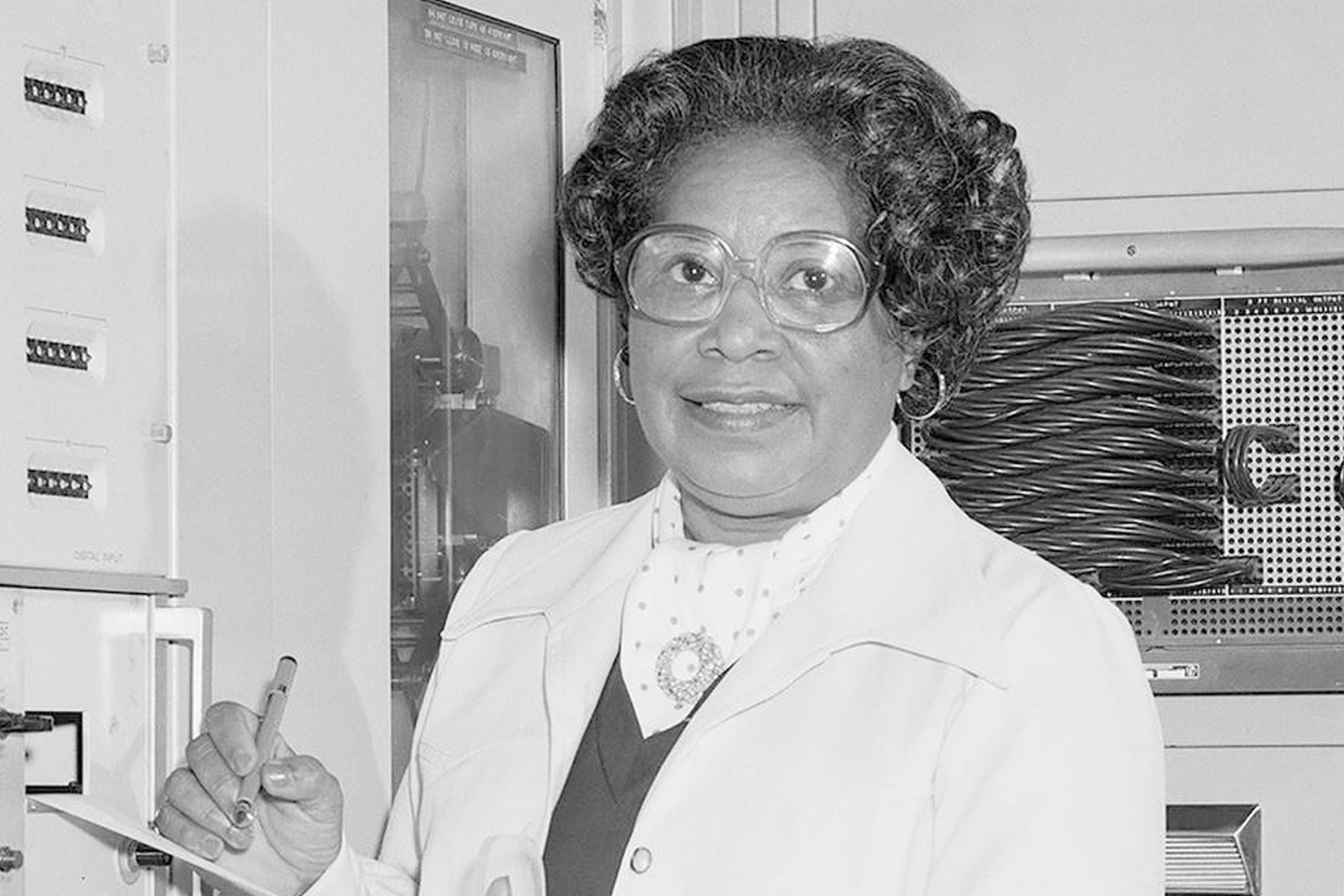 Mary W. Jackson comenzó su carrera en 1951 en el organismo que antecedió a la agencia espacial, y en 1958 se convirtió en la primera ingeniera aeronáutica negra de la NASA. Foto: NASA