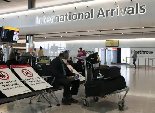 Pasajeros en el aeropuerto londinense de Heathrow. Foto: EFE