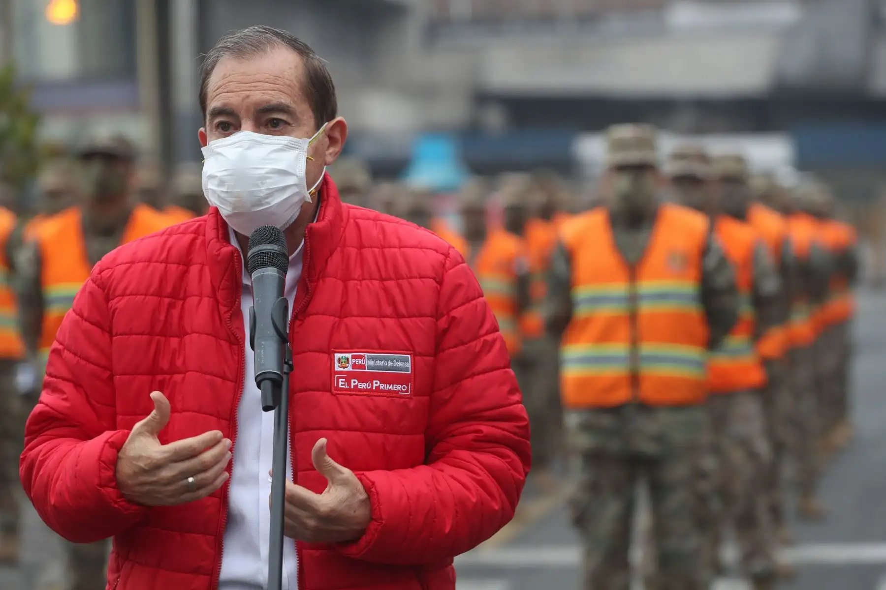 El ministro de Defensa, Walter Martos, afirmó que la pandemia en Perú se desarrolla de manera diferente a otros países. Foto. Foto: ANDINA/difusión.