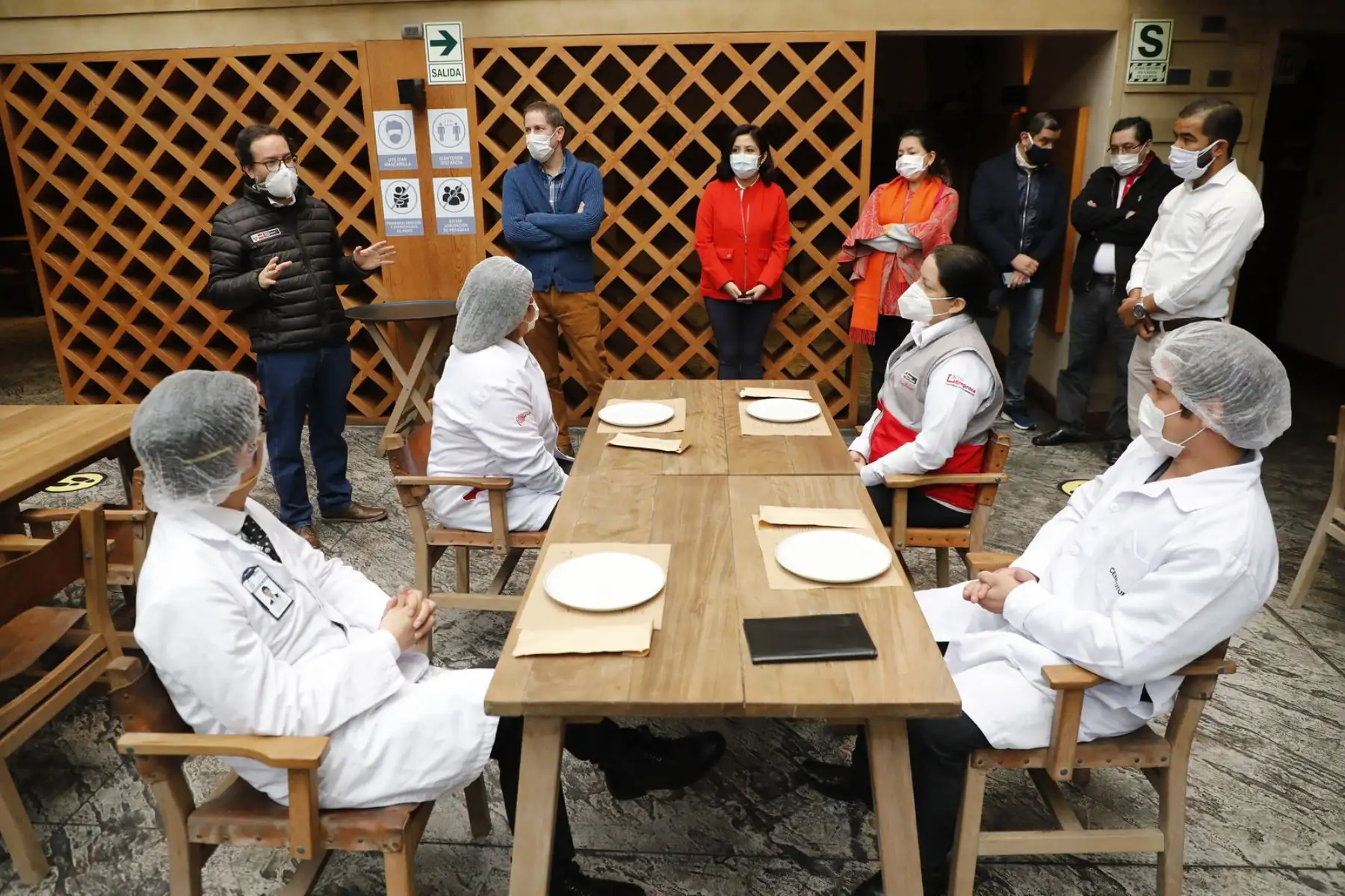 Si se cumple protocolo por parte de restaurante y comensales no debería haber problemas, señala Villena. Foto: ANDINA/Difusión