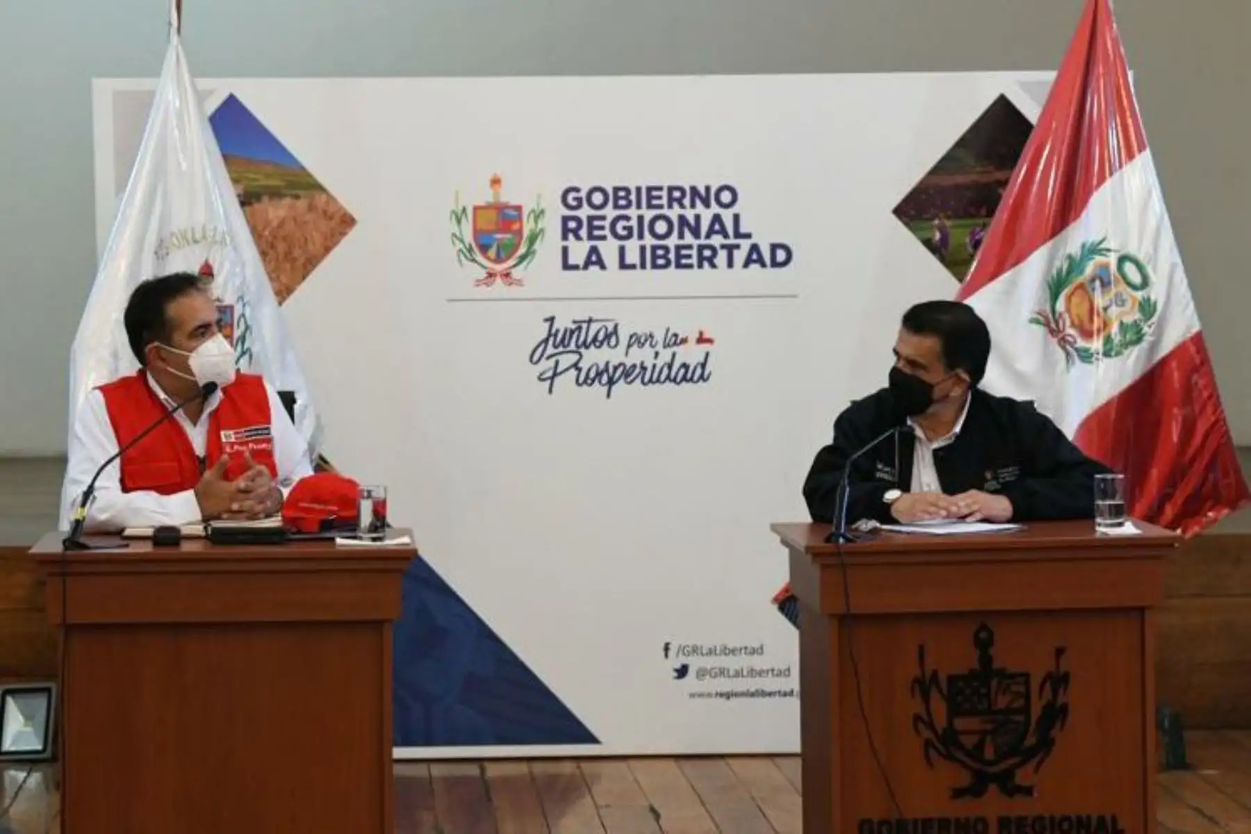El Ministro Gastón Rodríguez: "Venimos a articular acciones con el Gobierno regional de la La Libertad y también a inspeccionar la labor que realiza la Policía Nacional además para conocer las carencias que tienen y gestinar el apoyo logístico necesario" 

Foto:@MininterPeru.