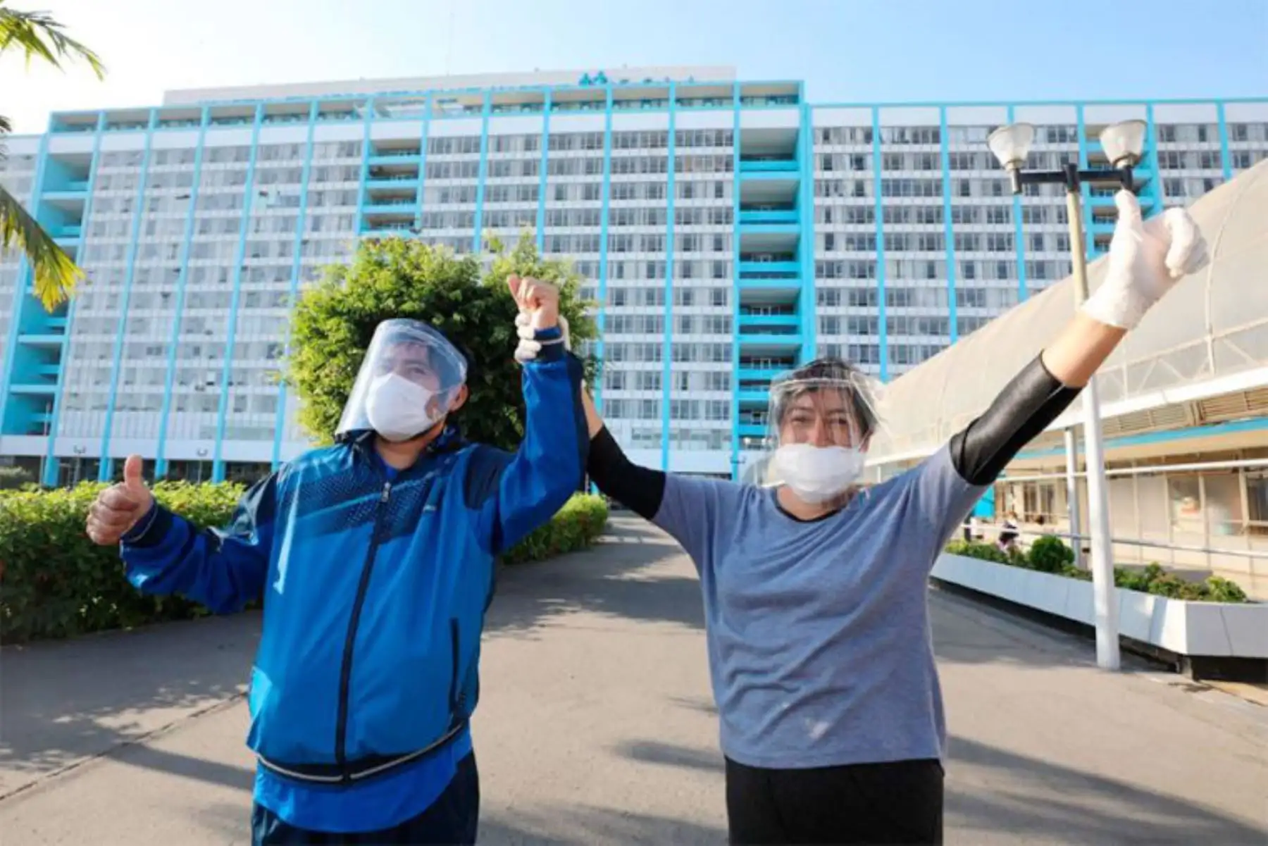 Ayer se dieron de alta a 7,173 pacientes hospitalizados y hoy jueves esa cifra subió a 7,447 personas que abandonaron los nosocomios. Hubo un incremento de 274 recuperados. ANDINA/EsSalud