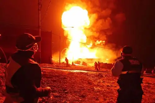 Según informes preliminares el incendio se produjo alrededor de las cinco de la tarde e inmediatamente se evacuó a los pobladores de las viviendas cercanas.  ANDINA/Difusión