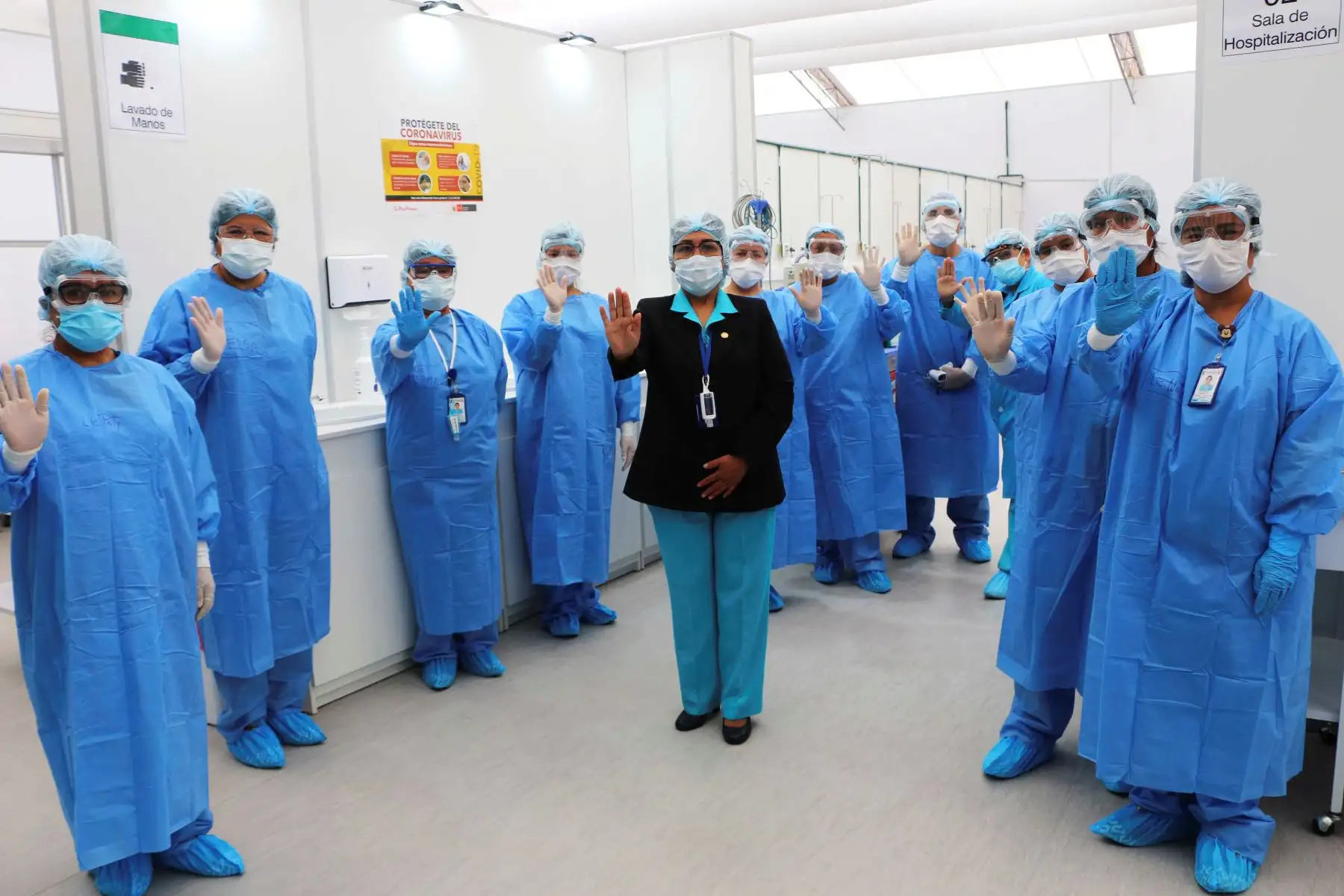 Personal de salud del Hospital Móvil Temporal de Huacho.