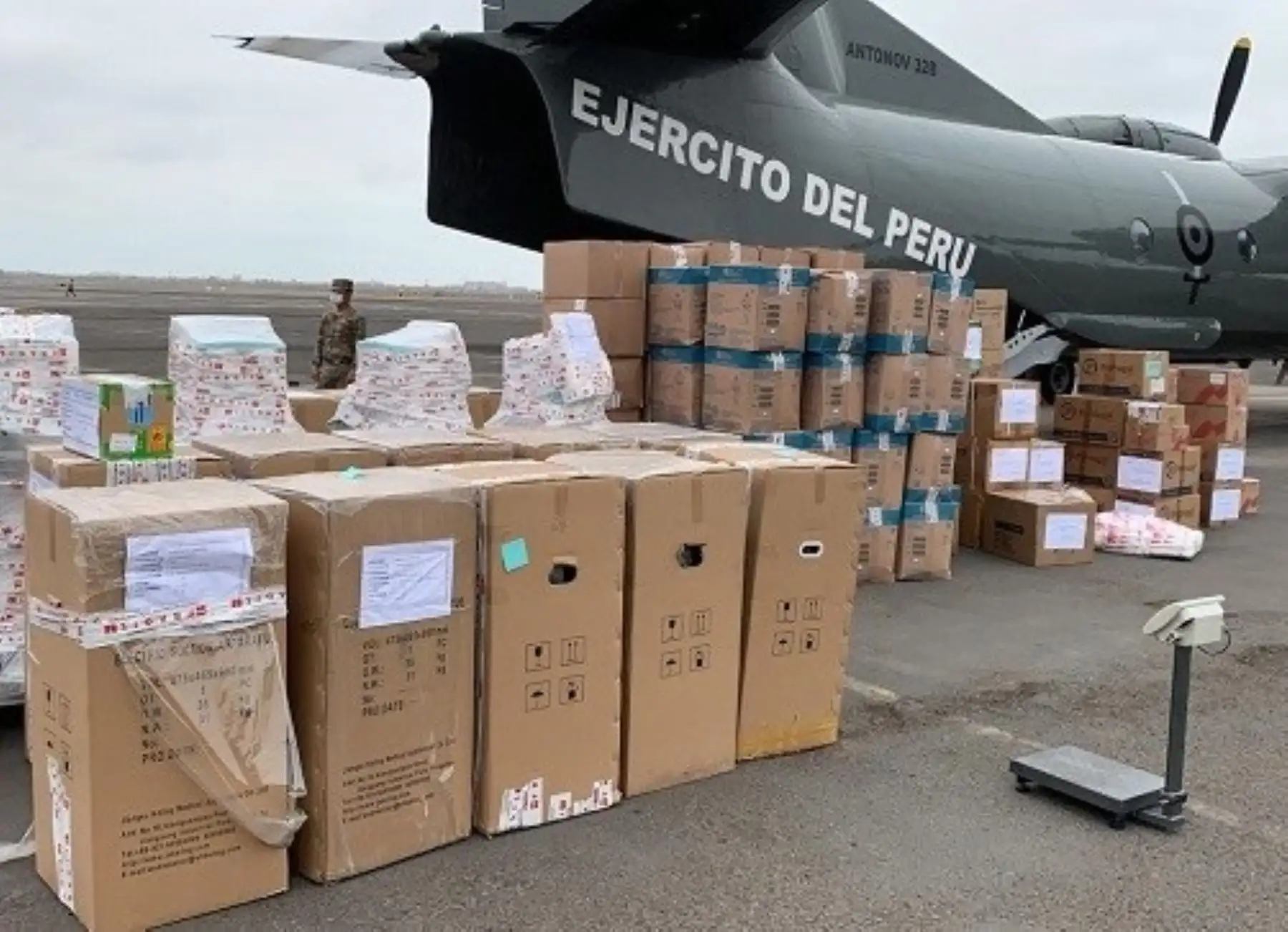 Tumbes, La Libertad y Junín reciben pruebas moleculares, ventiladores mecánicos y balones de oxígeno que entregó el Ministerio de Salud para fortalecer la lucha contra el coronavirus en esas regiones. ANDINA/Difusión