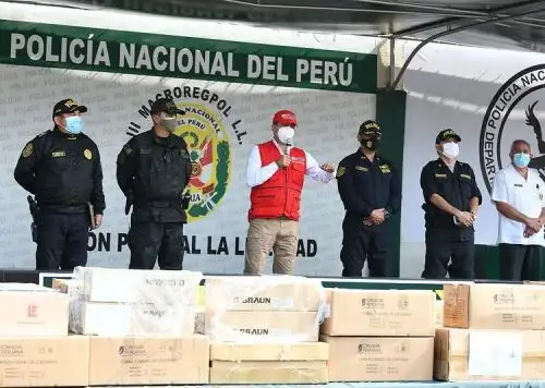 Ministerio del Interior refuerza la atención de salud que se brinda a policías de La Libertad afectados con coronavirus. El ministro Gastón Rodríguez entregó medicamentos y equipos de protección personal. ANDINA/Difusión